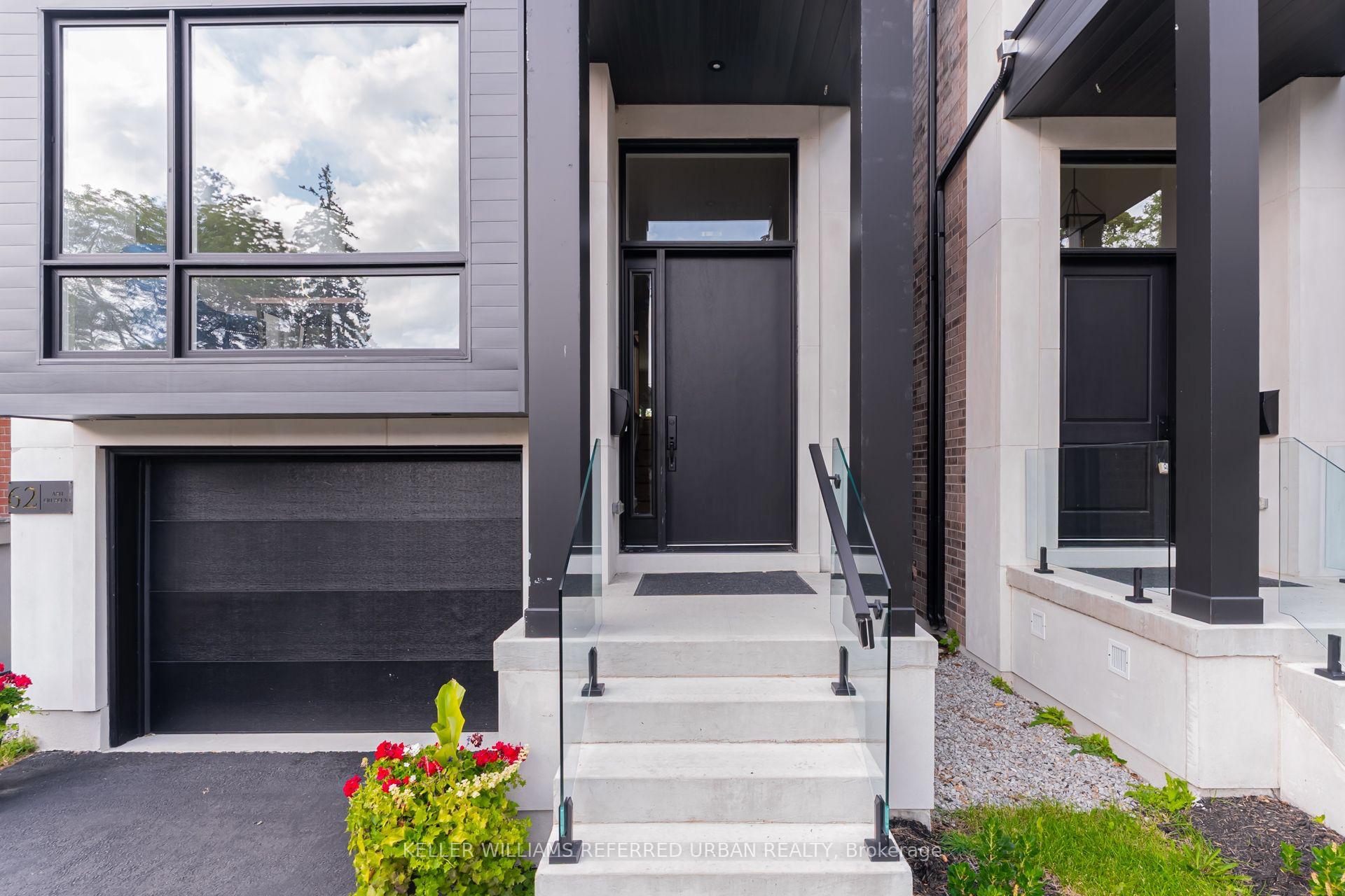 62 Ash Crescent, Toronto W06 — photo 2 of 5