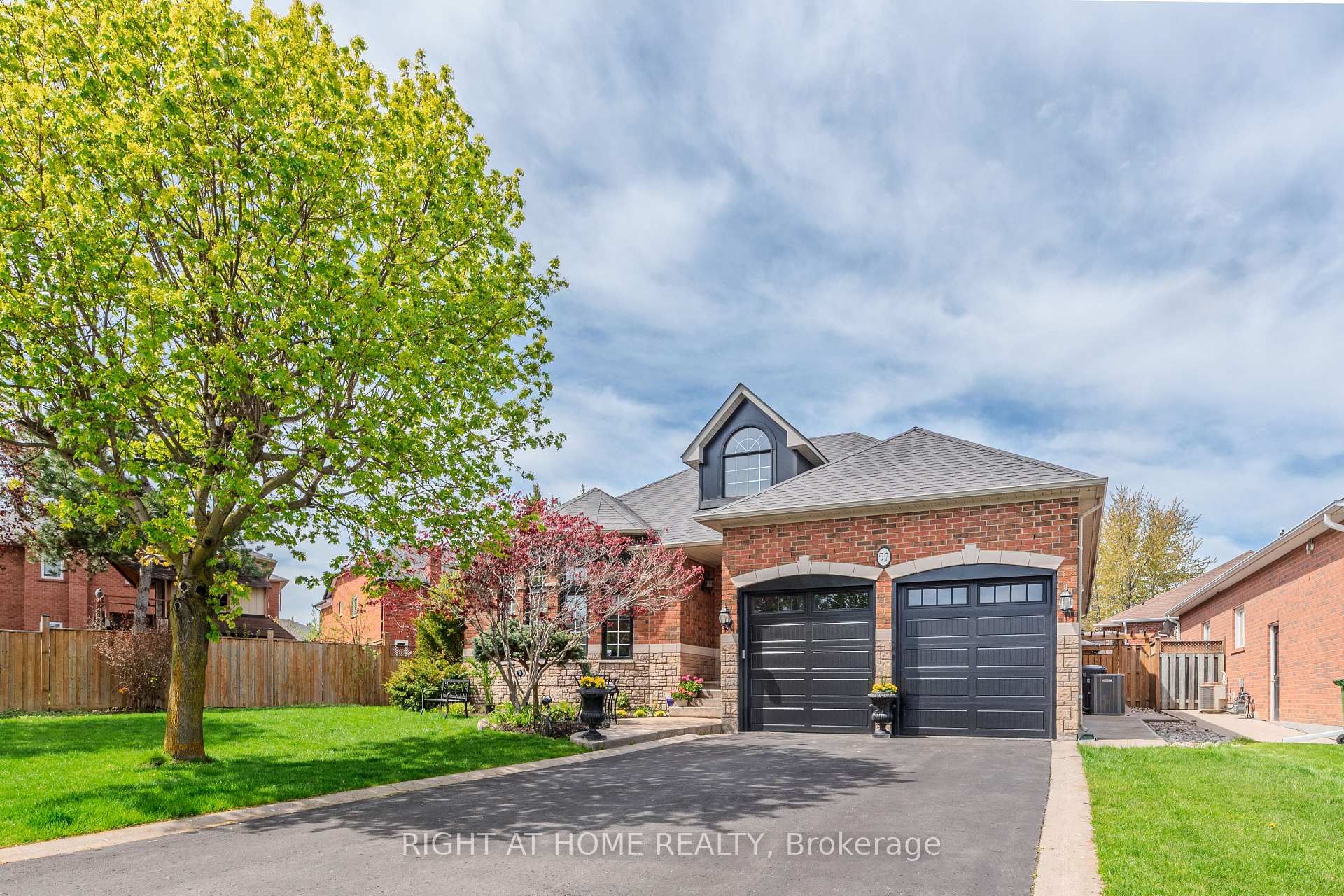 57 Kirkwood Crescent, Caledon, ON L7C 1B8 — Caledon, Ontario