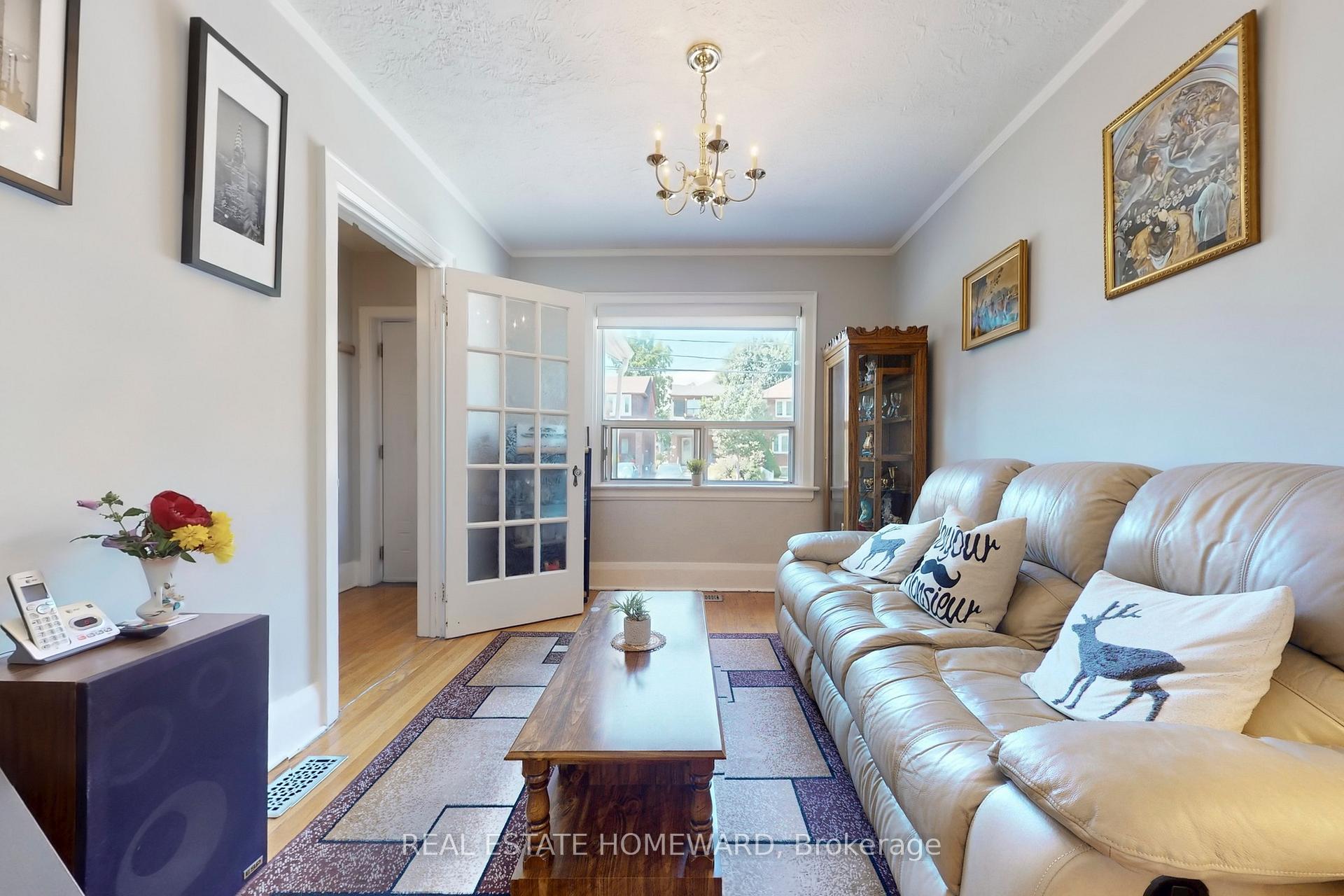 87 Guestville Avenue, Toronto W04 — photo 3 of 5