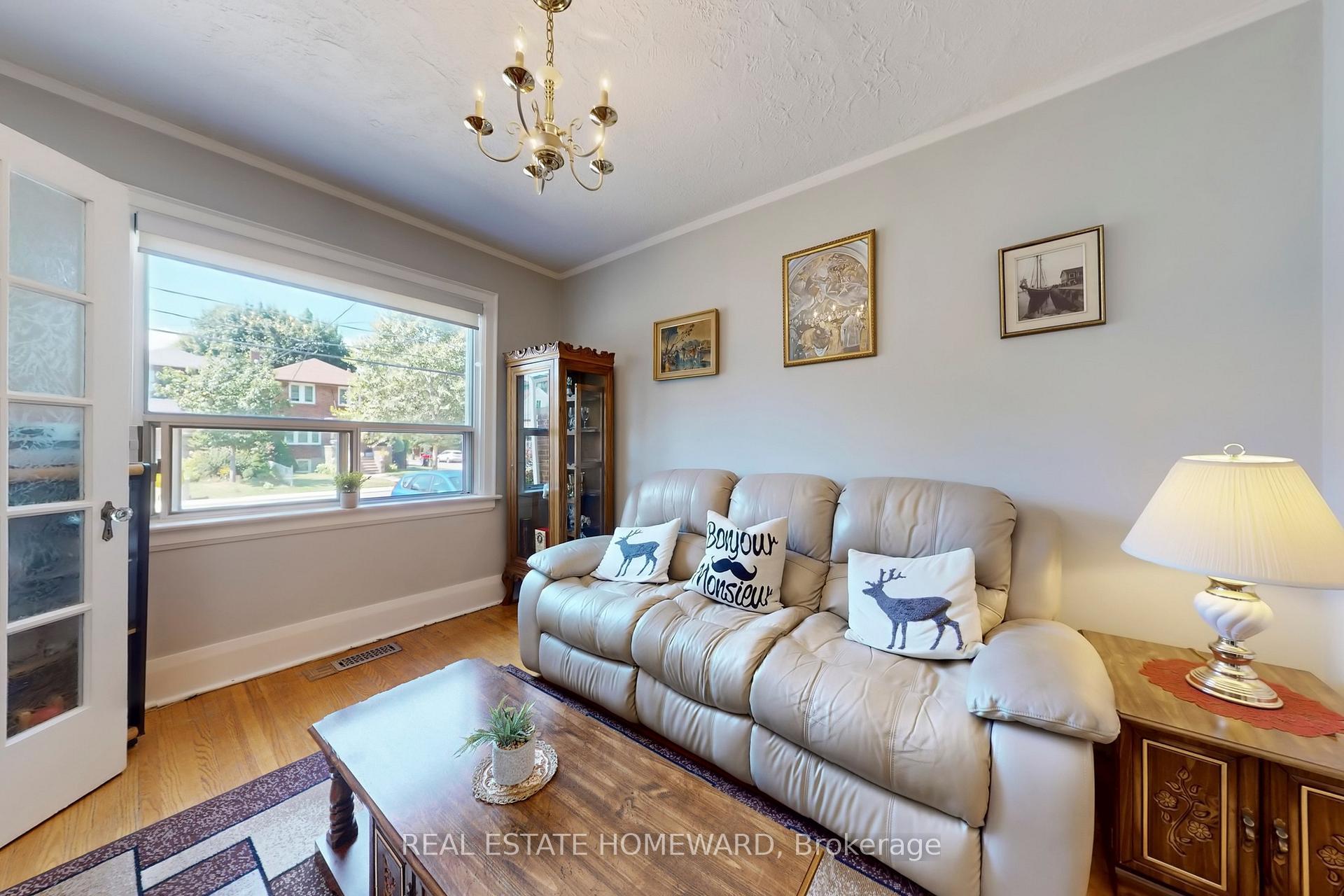 87 Guestville Avenue, Toronto W04 — photo 4 of 5