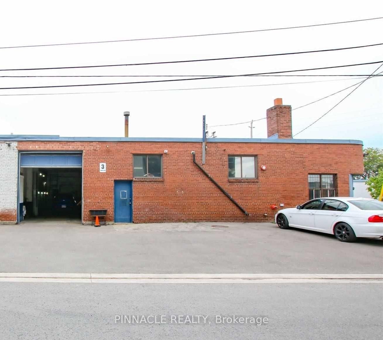 3 Towns Road B, Toronto W06, ON M8Z 1A1