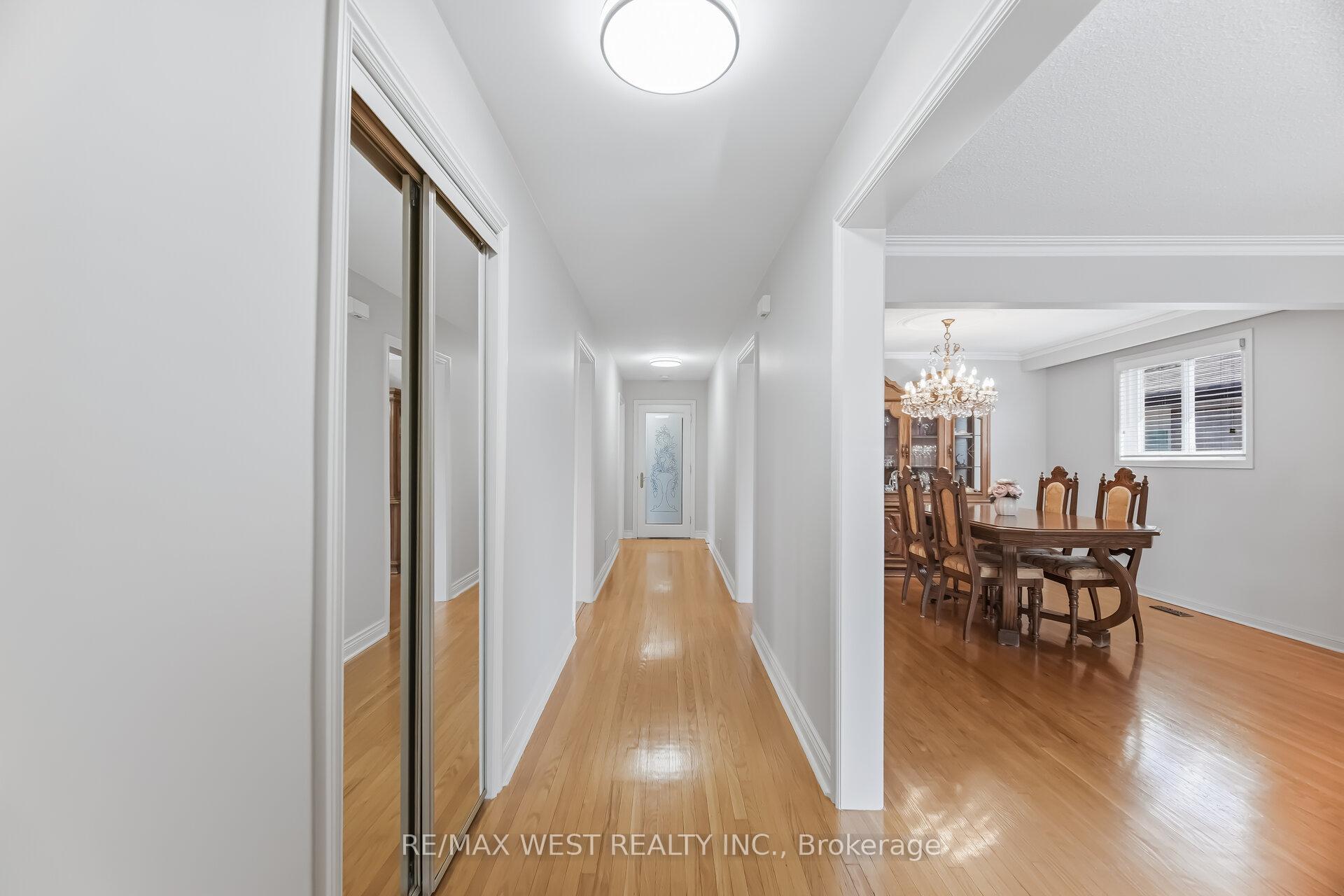 6 Disan Court, Toronto W10 — photo 5 of 5