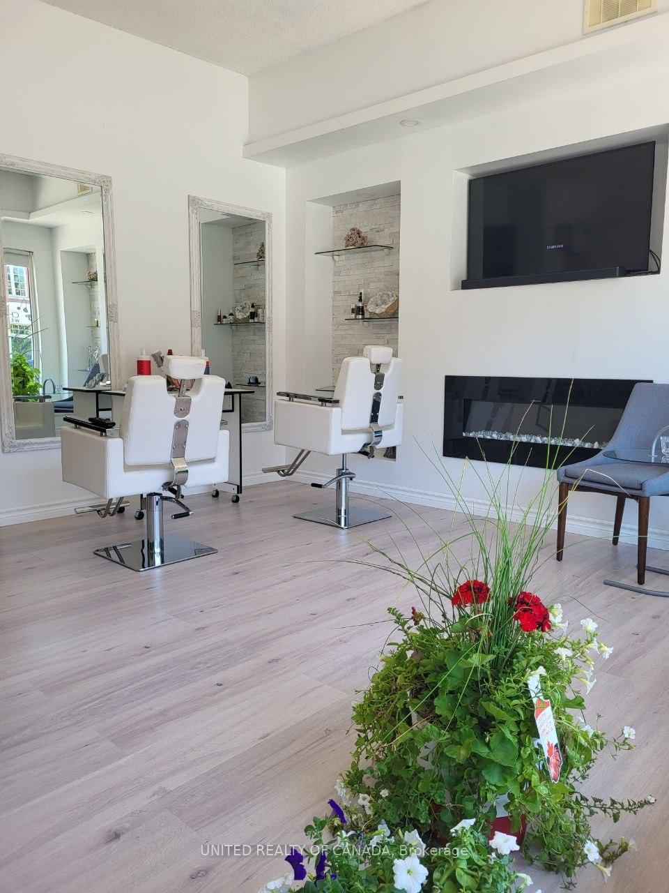 77 Lakeshore Road W 3C, Oakville — photo 3 of 5