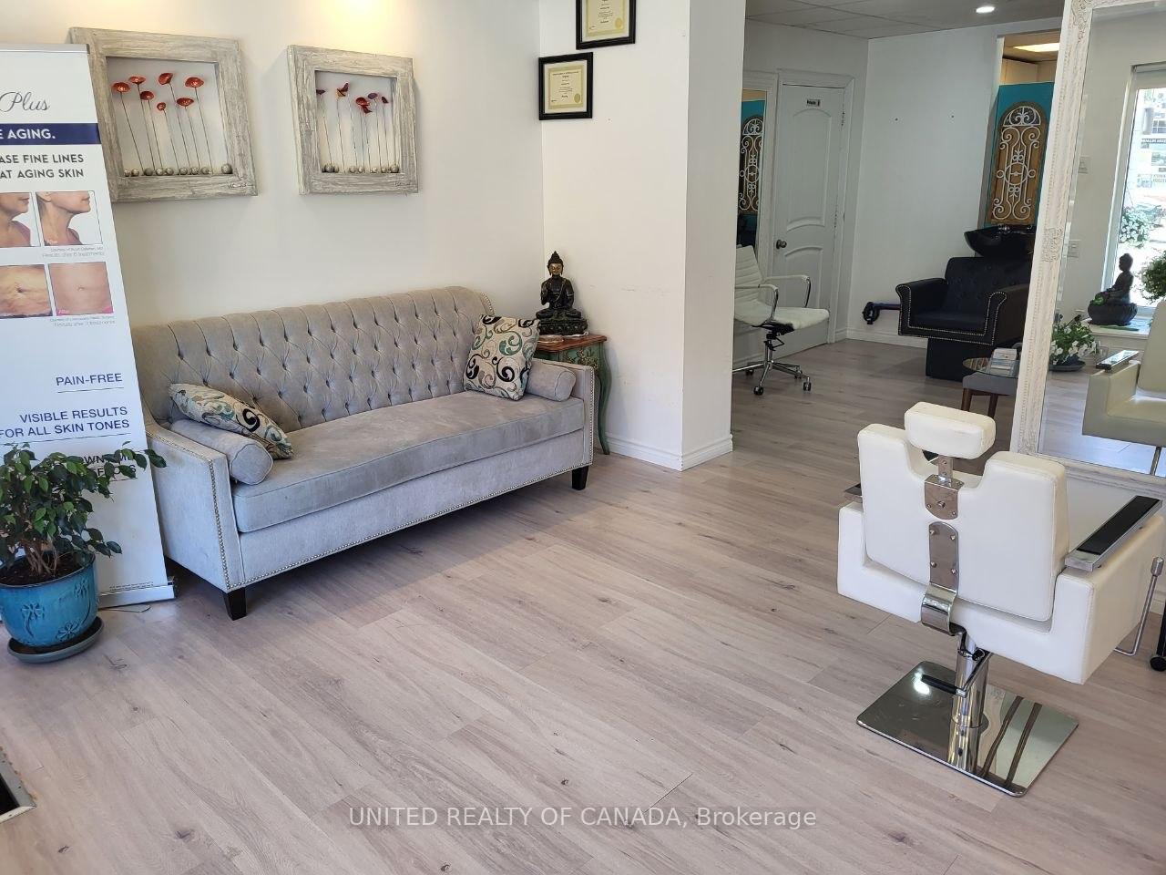 77 Lakeshore Road W 3C, Oakville — photo 4 of 5