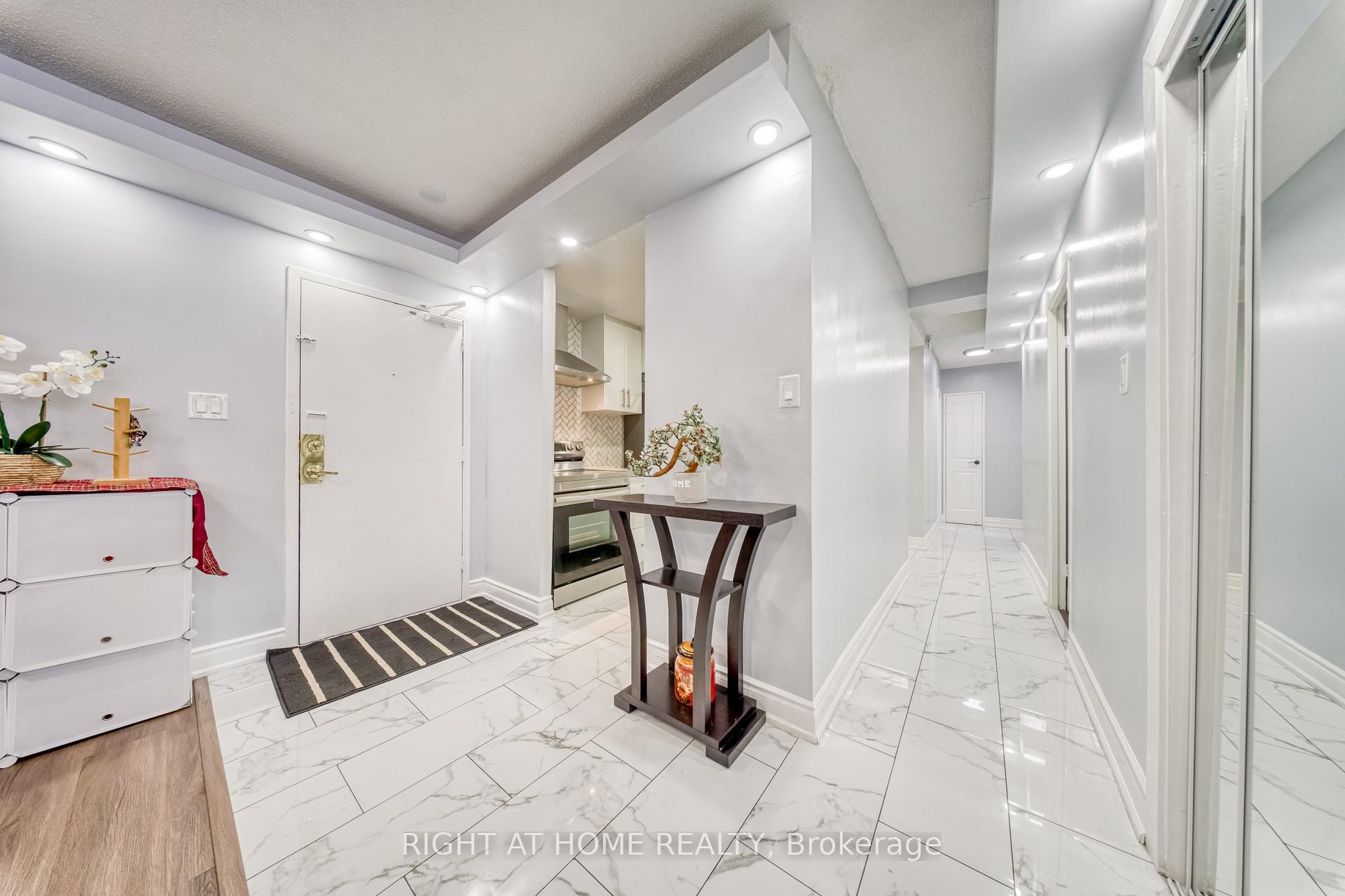 320 Dixon Road 2014, Toronto W09, ON M9R 1S8 — Toronto W09, Ontario