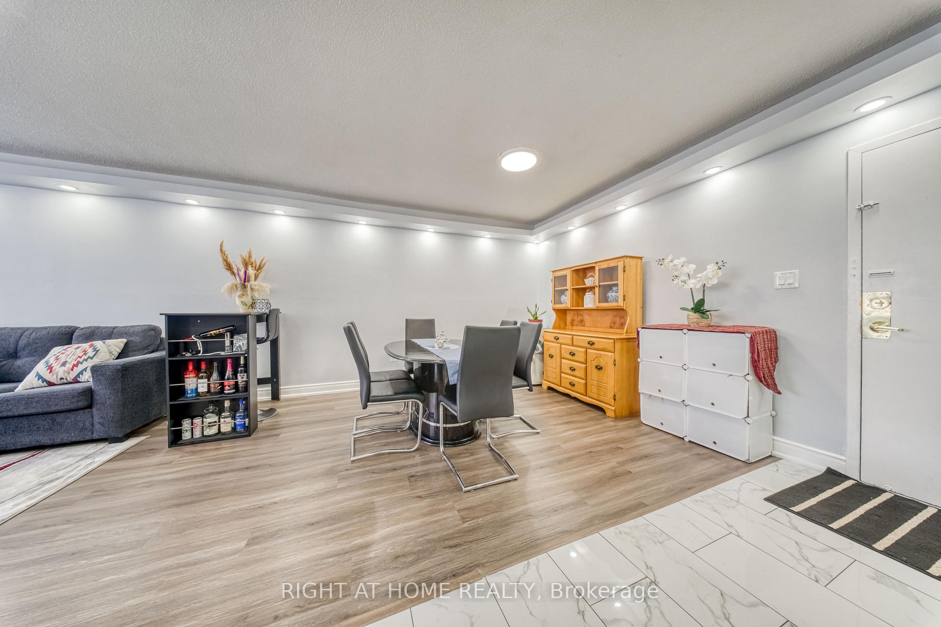 320 Dixon Road 2014, Toronto W09 — photo 4 of 5