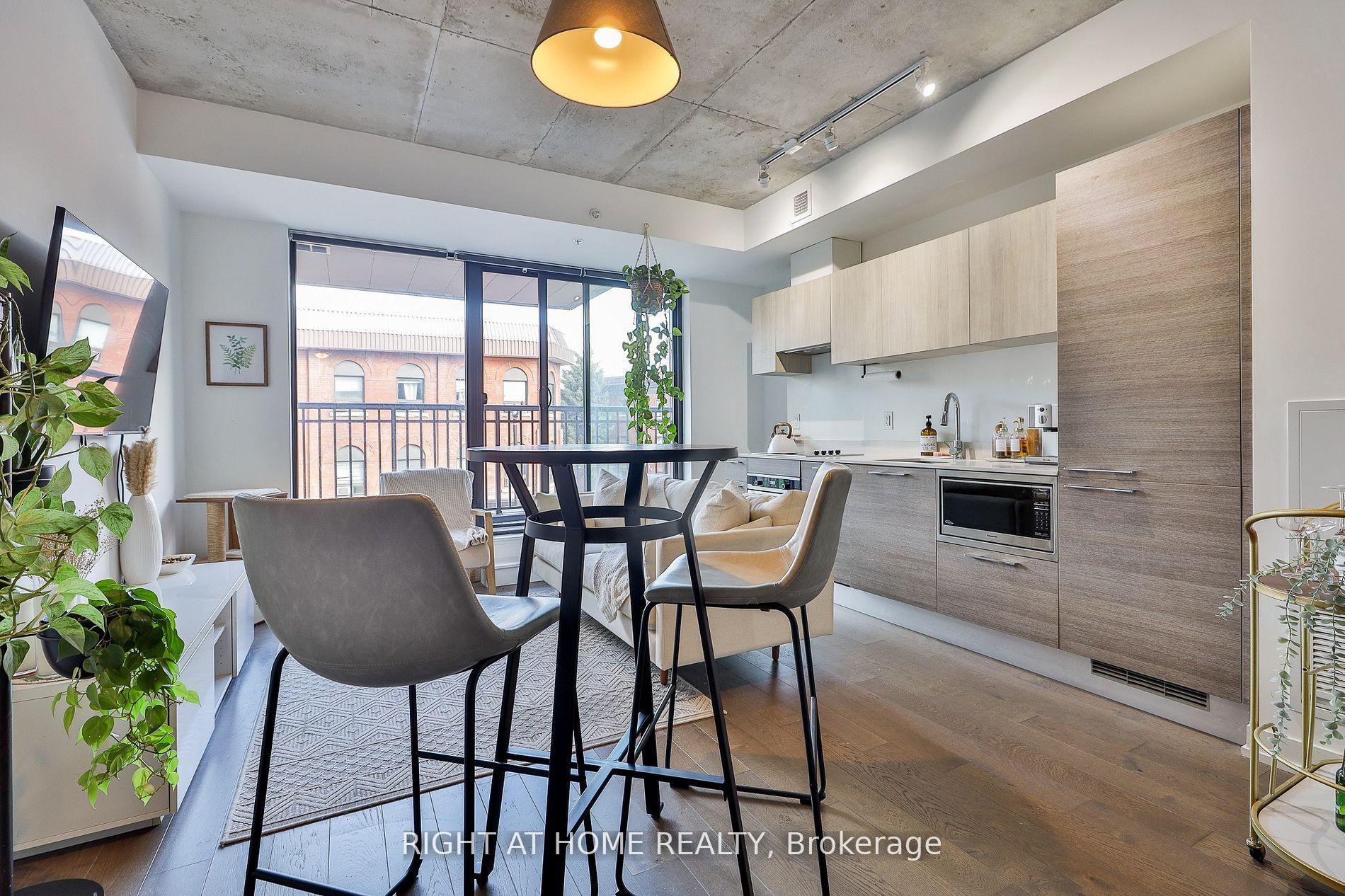 530 Indian Grove 314, Toronto W02 — photo 2 of 5