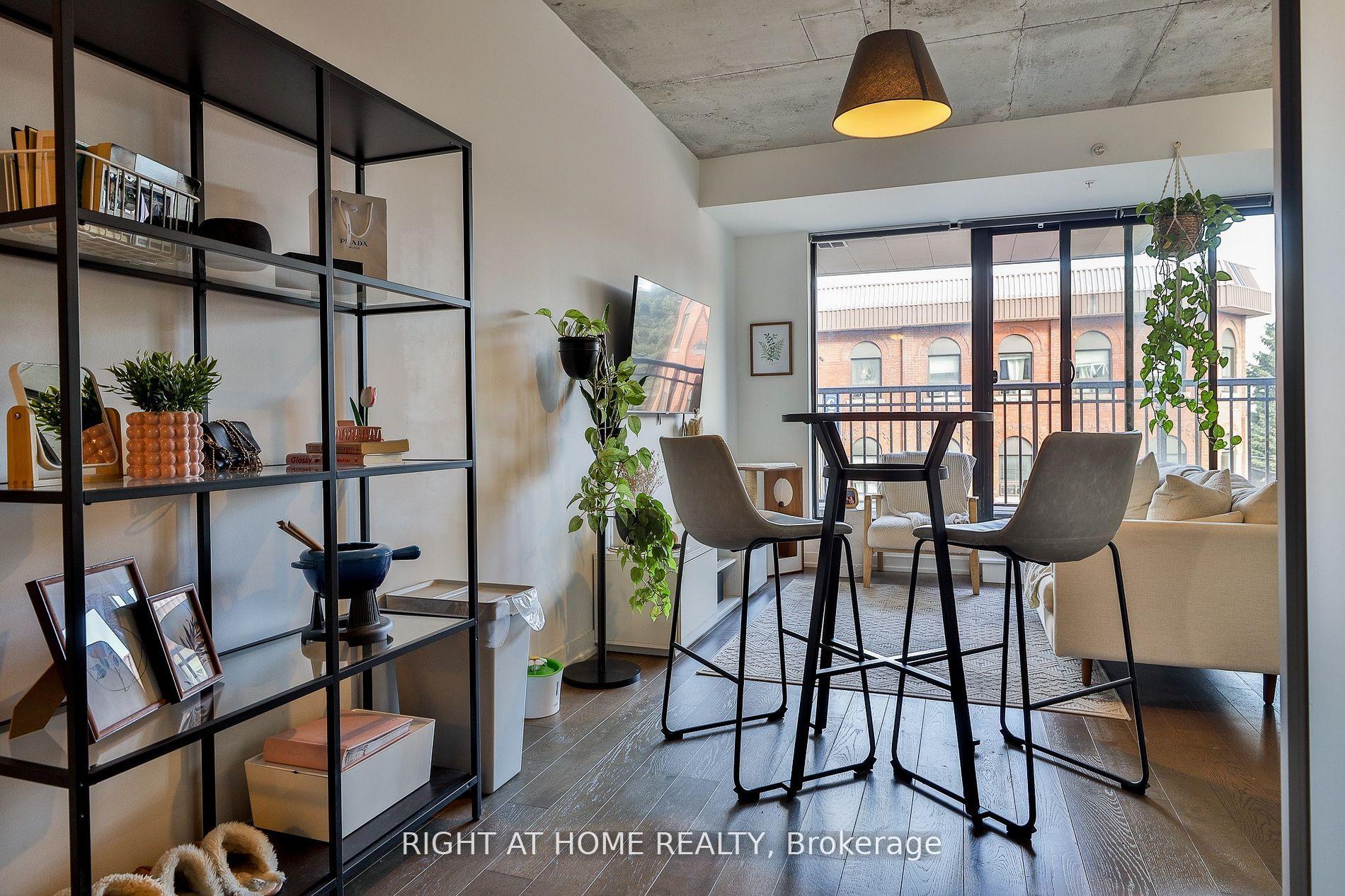 530 Indian Grove 314, Toronto W02 — photo 3 of 5