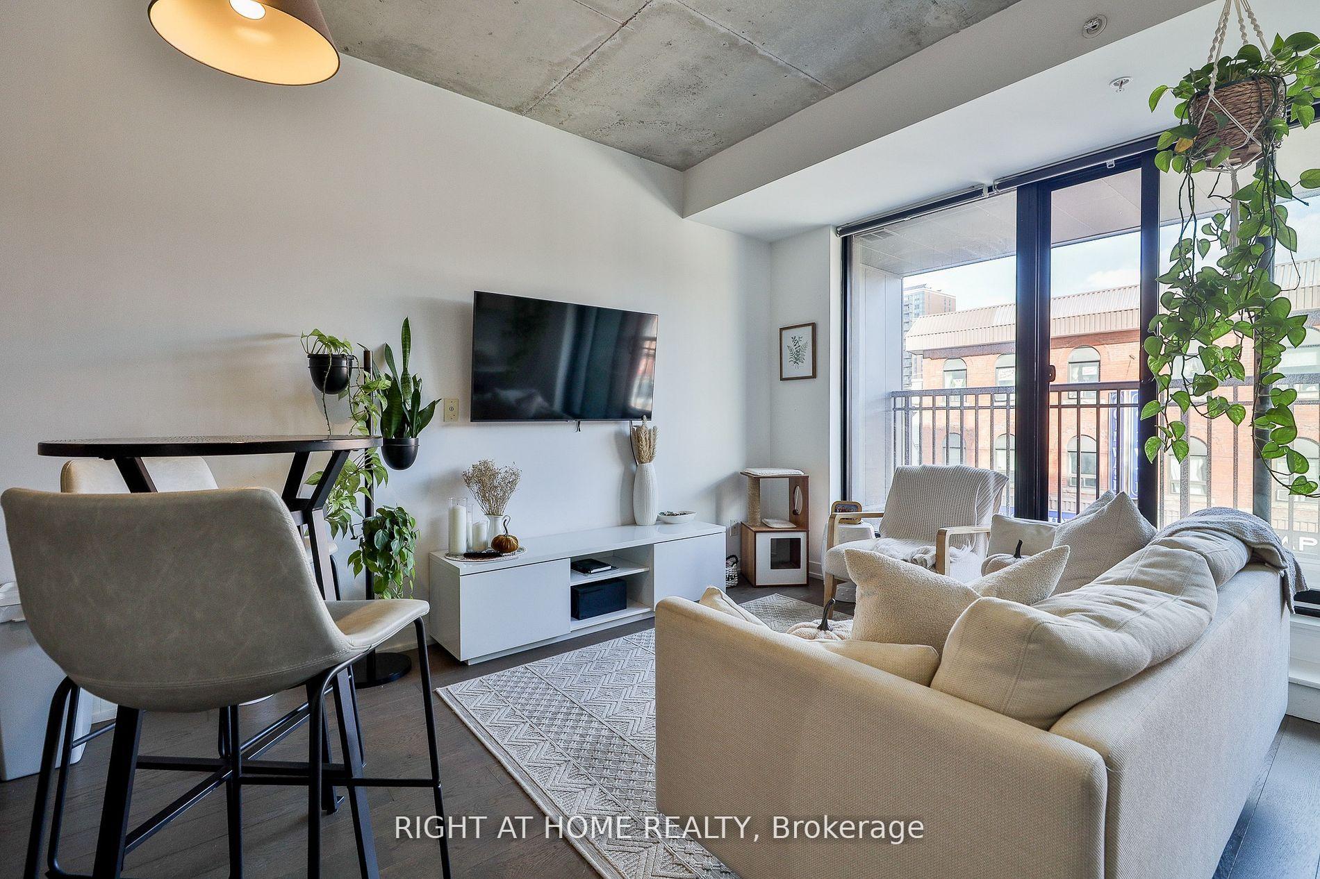 530 Indian Grove 314, Toronto W02 — photo 4 of 5
