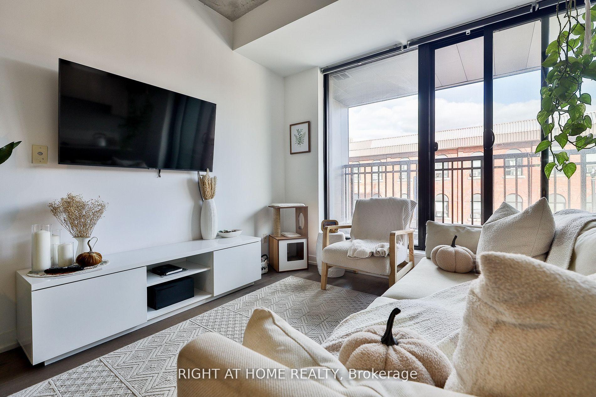 530 Indian Grove 314, Toronto W02 — photo 5 of 5