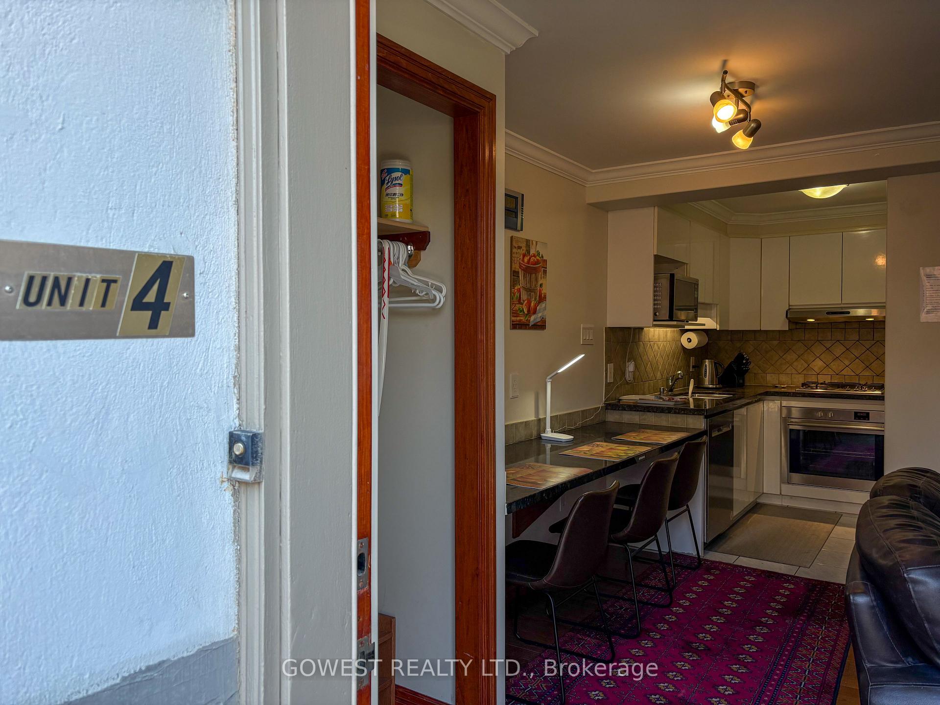 20 Glen Gordon Road 4, Toronto W02 — photo 2 of 5