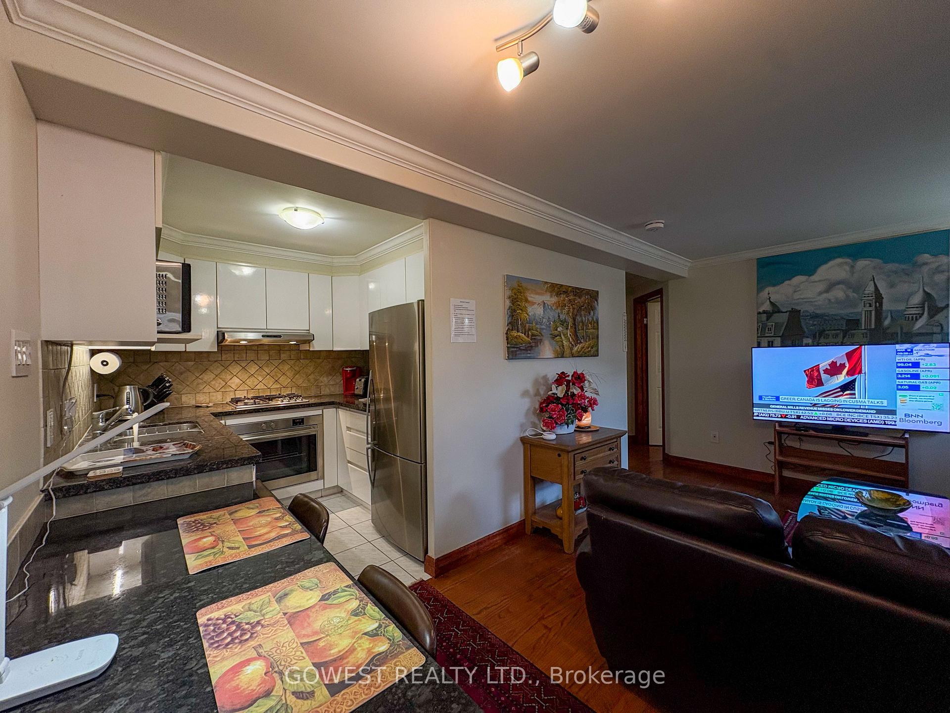 20 Glen Gordon Road 4, Toronto W02 — photo 3 of 5