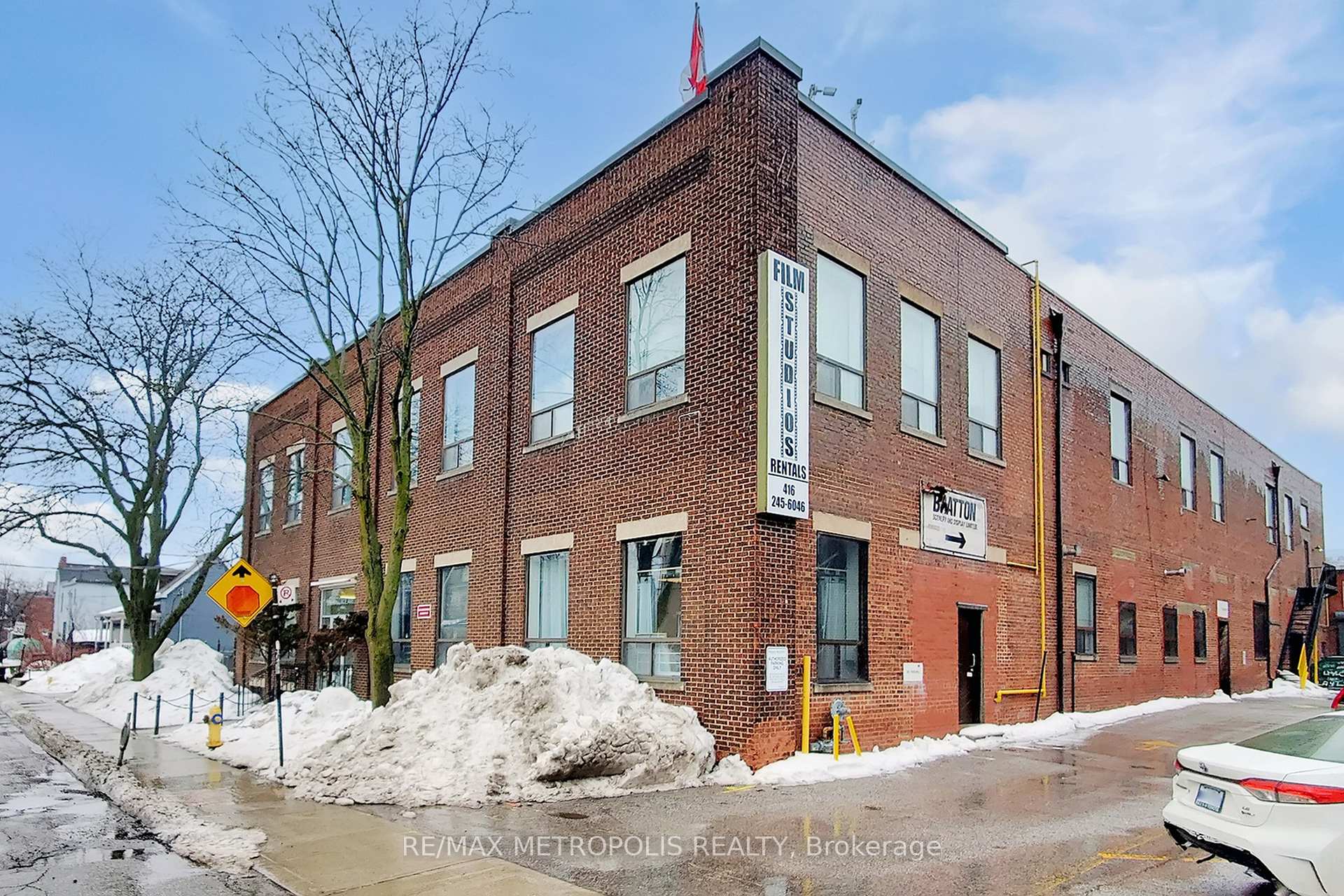 258 Wallace Avenue 207, Toronto W02, ON M6P 3M9