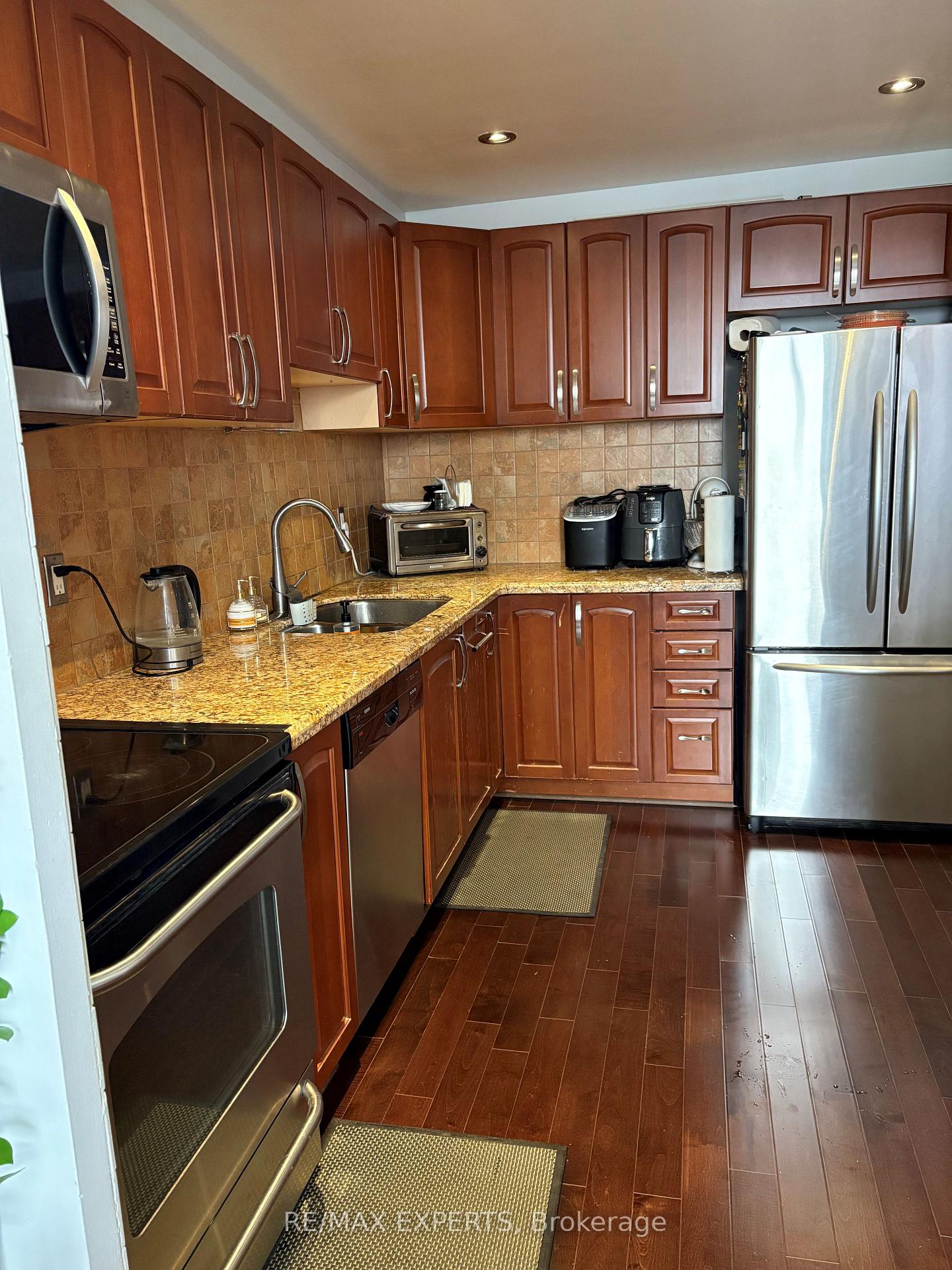 11 WINCOTT Drive PH15, Toronto W09, ON M9R 2R9 — Toronto W09, Ontario