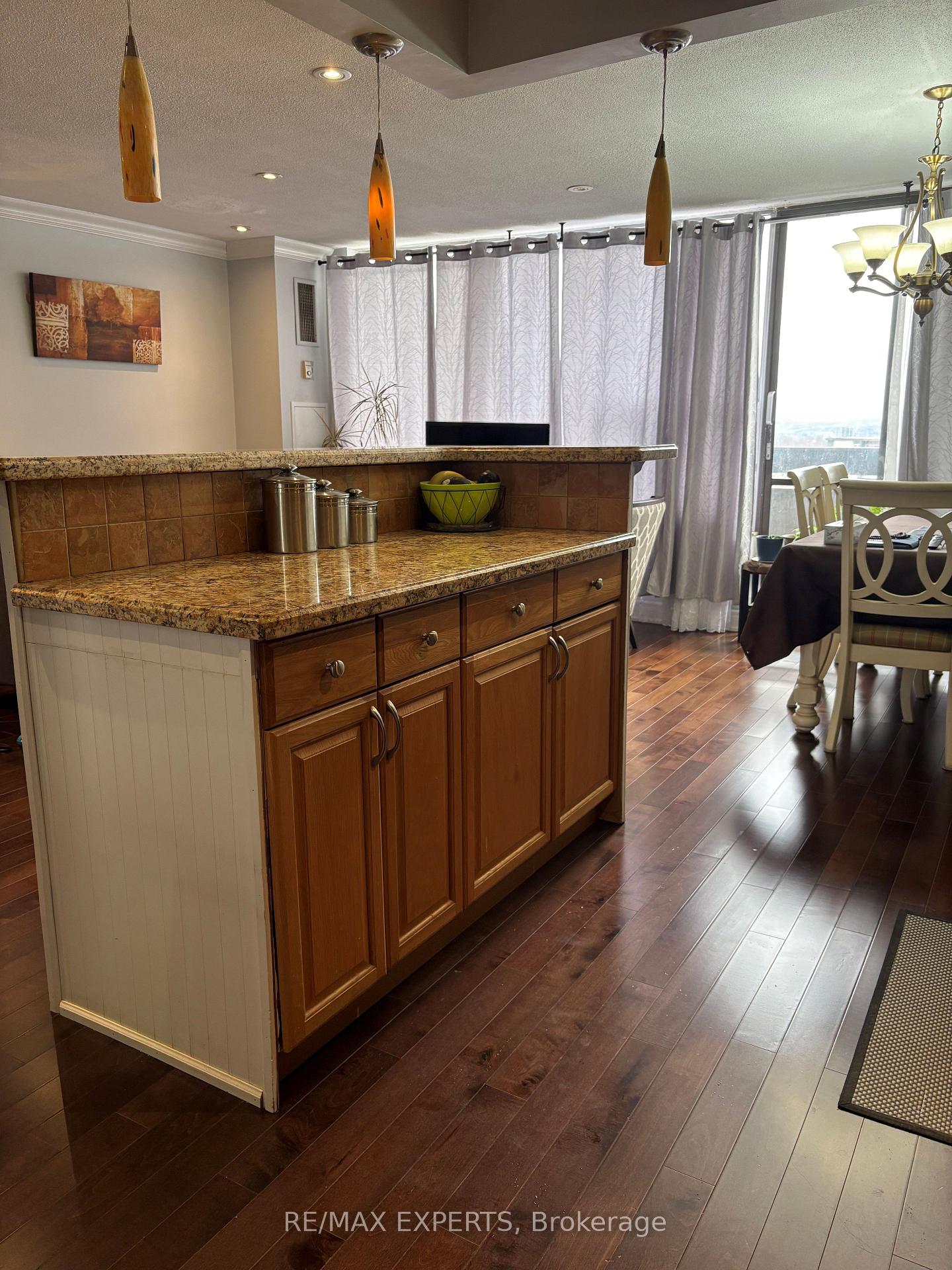 11 WINCOTT Drive PH15, Toronto W09 — photo 2 of 5