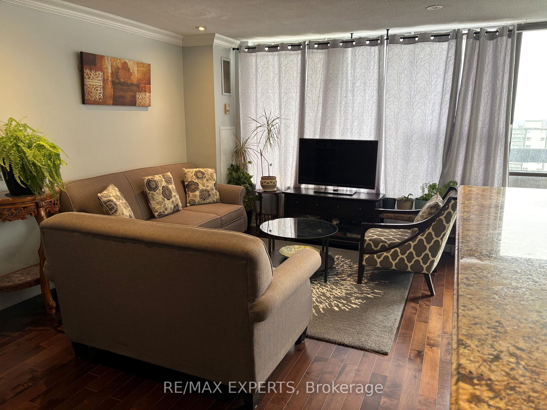 11 WINCOTT Drive PH15, Toronto W09 — photo 4 of 5