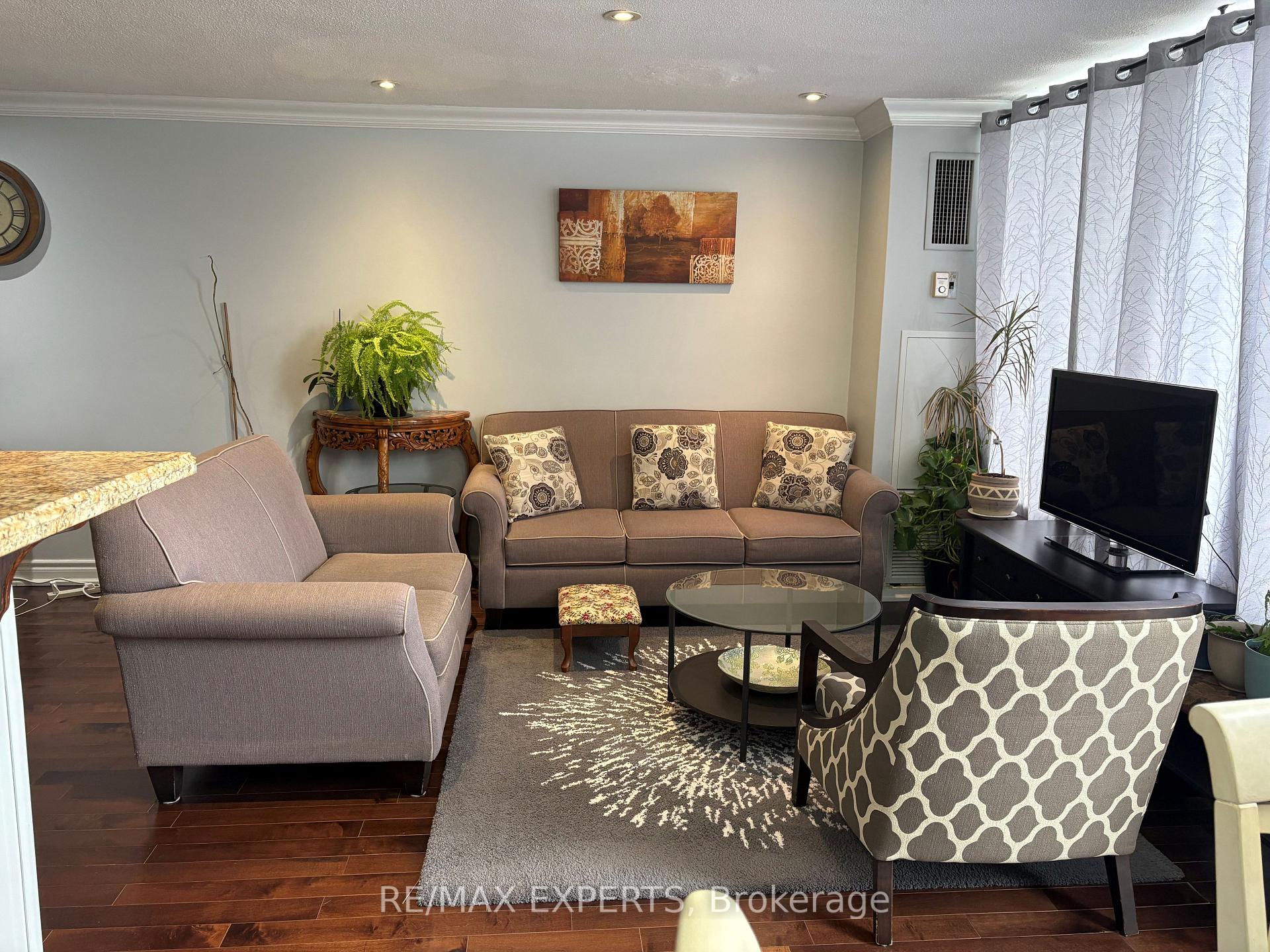 11 WINCOTT Drive PH15, Toronto W09 — photo 5 of 5