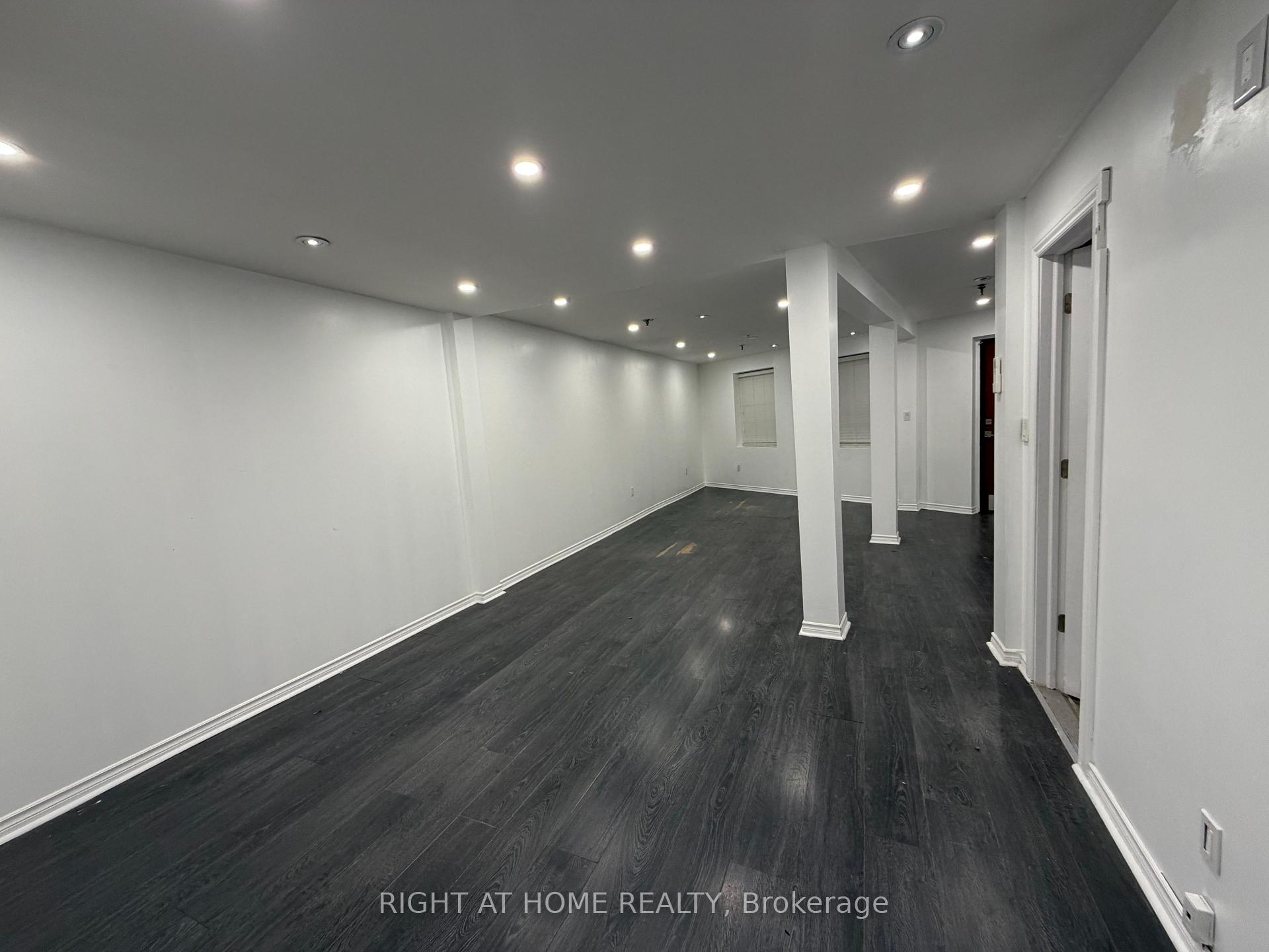 32 Goodmark Place 17, Toronto W10 — photo 2 of 5