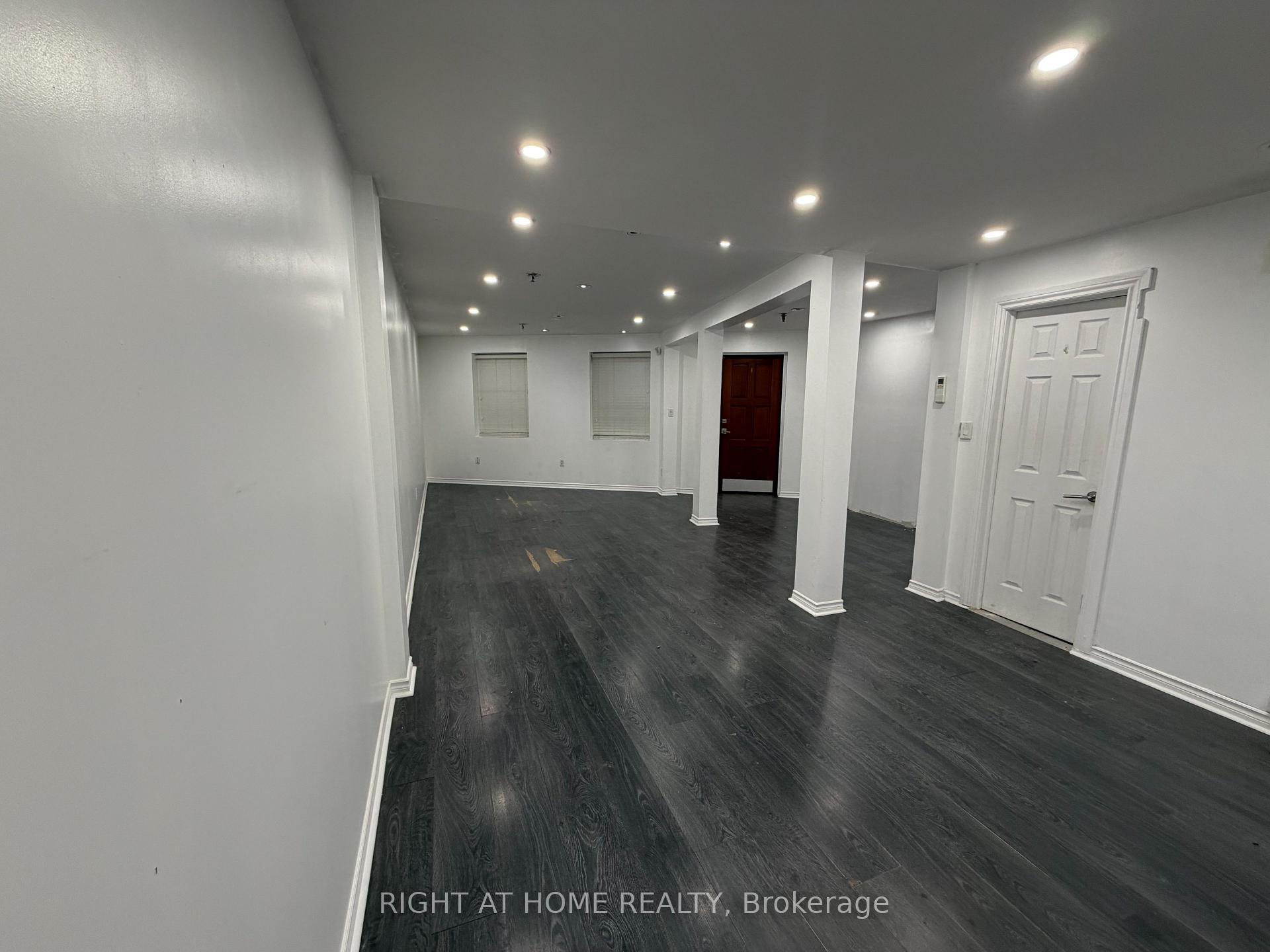 32 Goodmark Place 17, Toronto W10 — photo 3 of 5