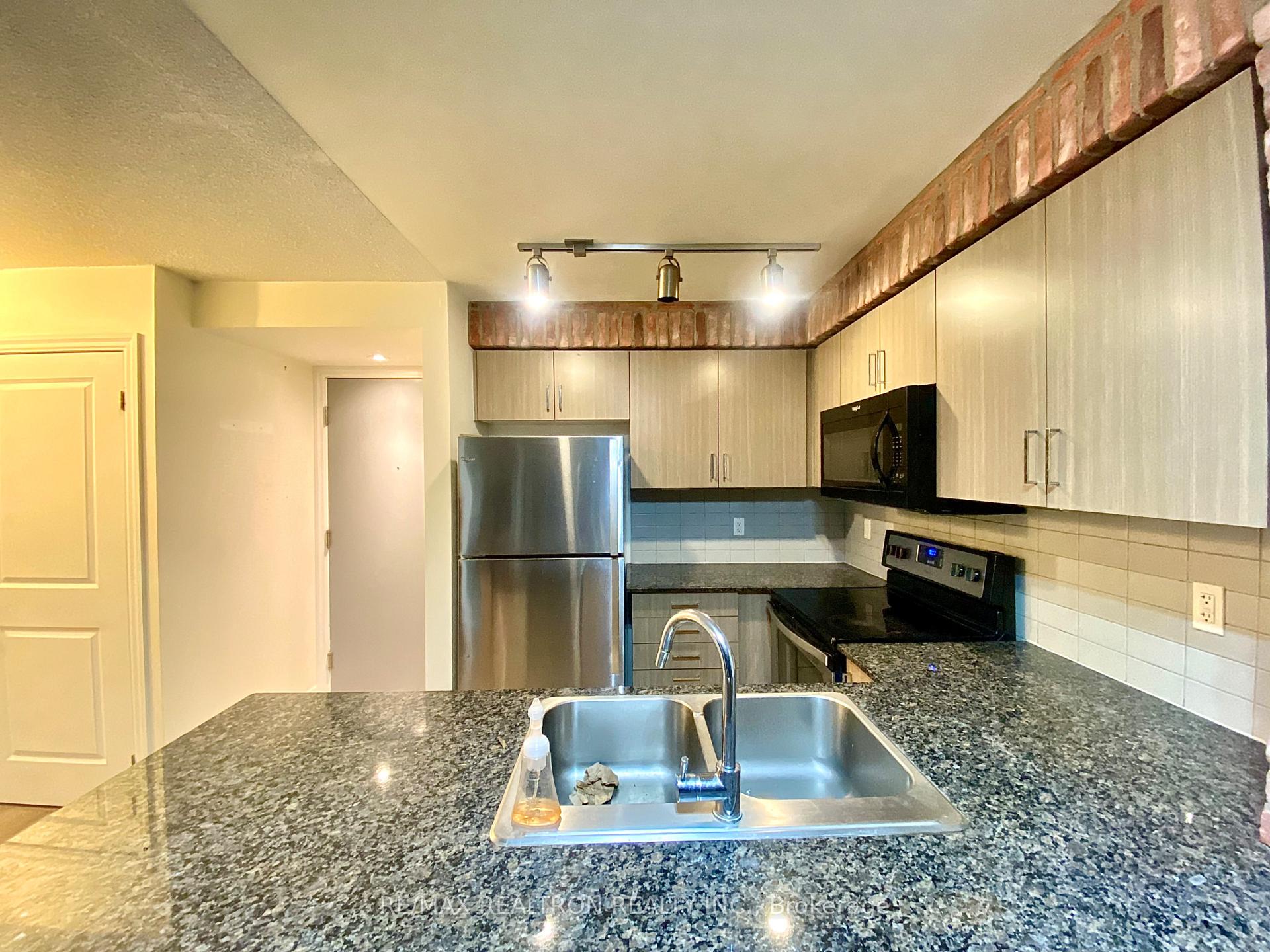 80 Esther Lorrie Drive 221, Toronto W10 — photo 2 of 5