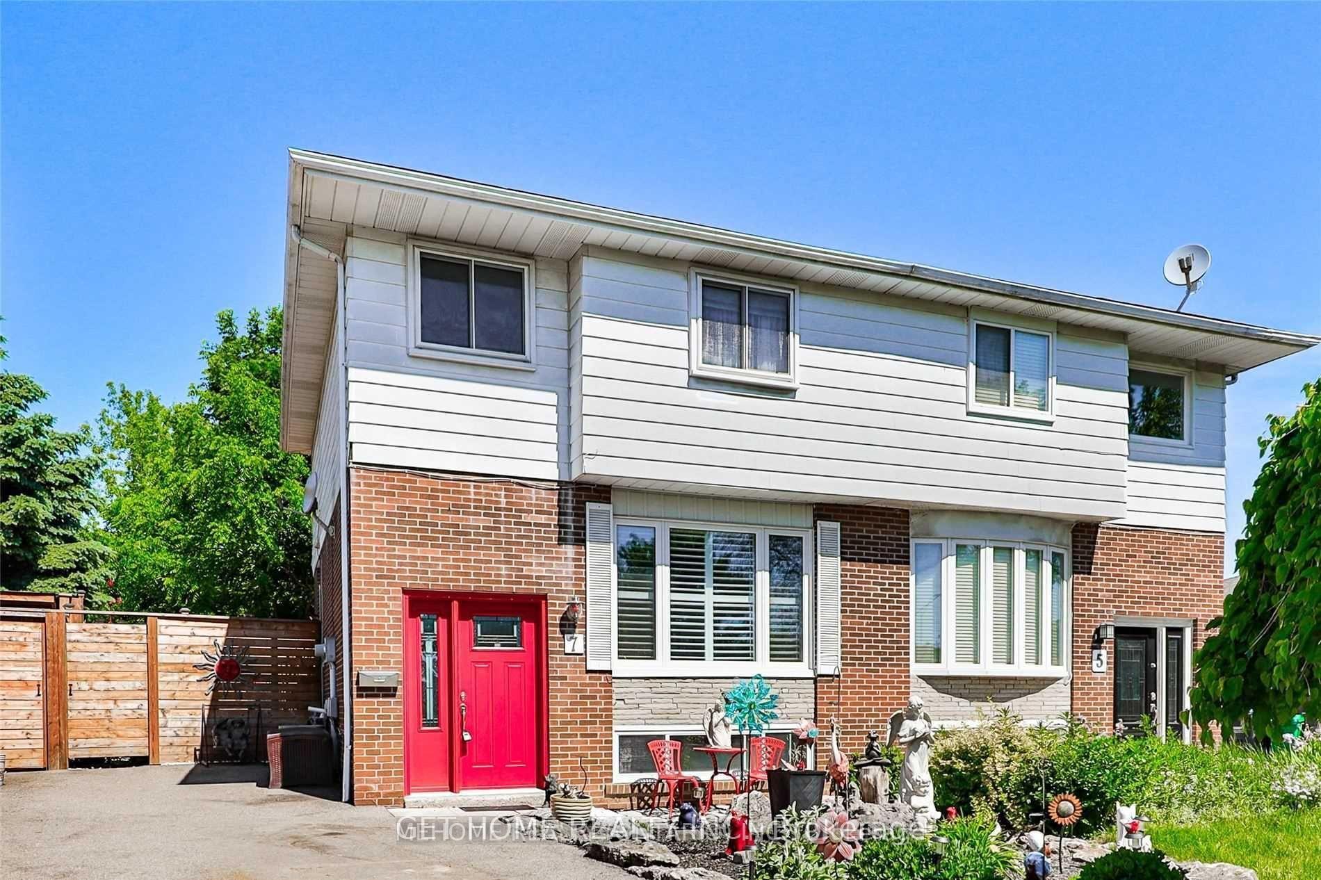 7 Merrydrew Court, Mississauga, ON L5M 1W6