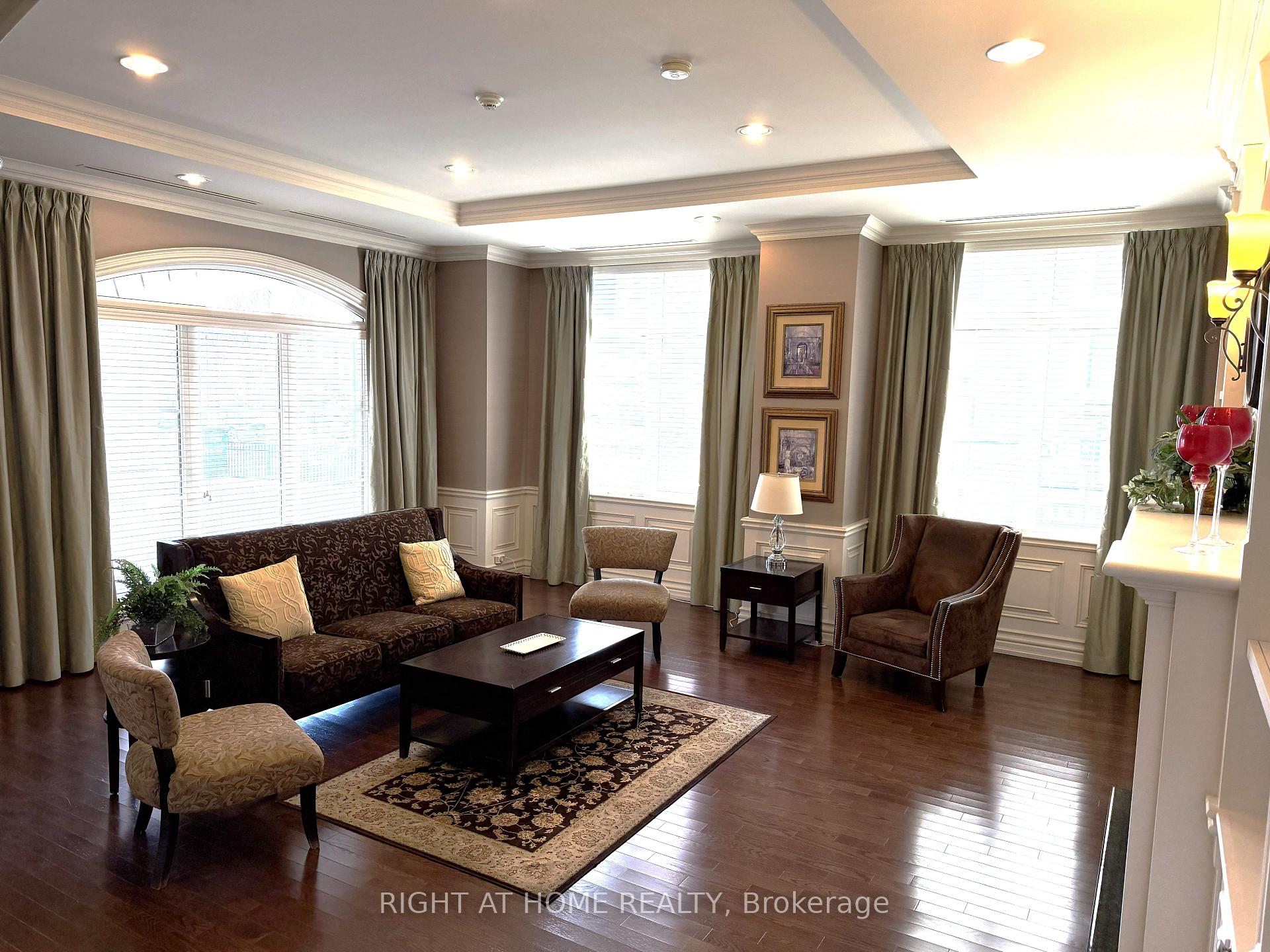 60 Ann Street 309, Caledon — photo 4 of 5