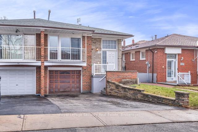 129 Milady Road, Toronto W05 — photo 2 of 5