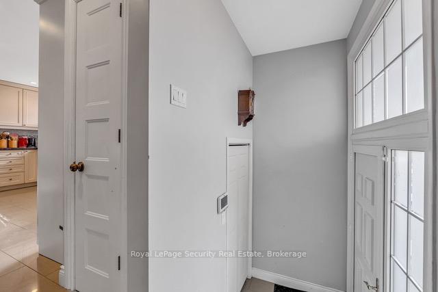 129 Milady Road, Toronto W05 — photo 4 of 5