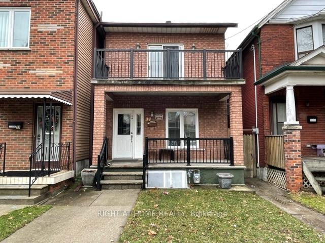 31 Hallam Street 2nd Floor, Toronto W02, ON M6G 1W1