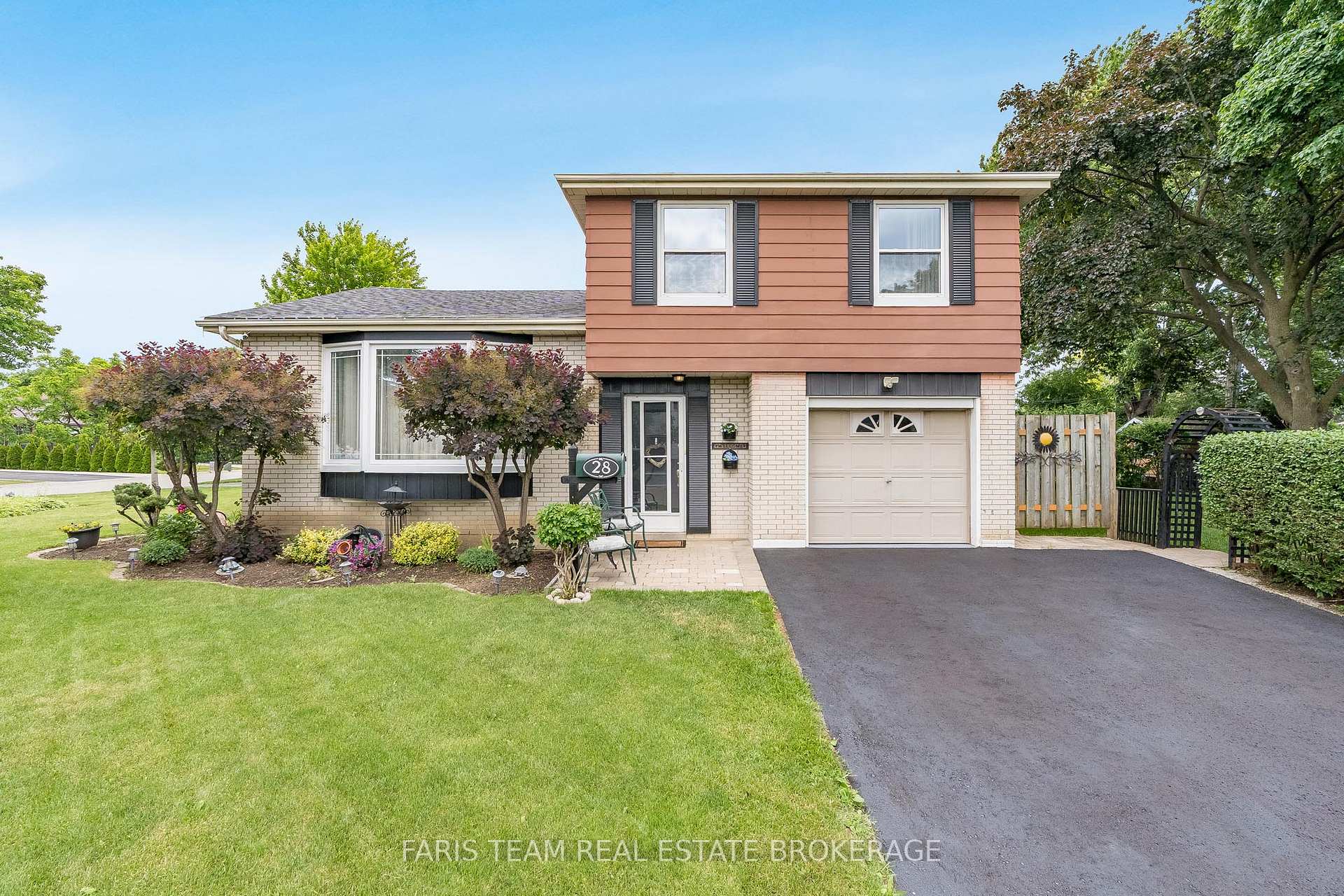 28 Bromley Crescent, Brampton, ON L6T 1Z1