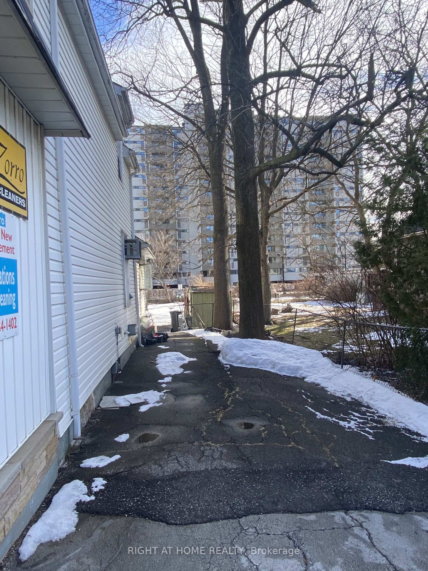 1286 Ontario Street, Burlington — photo 4 of 5