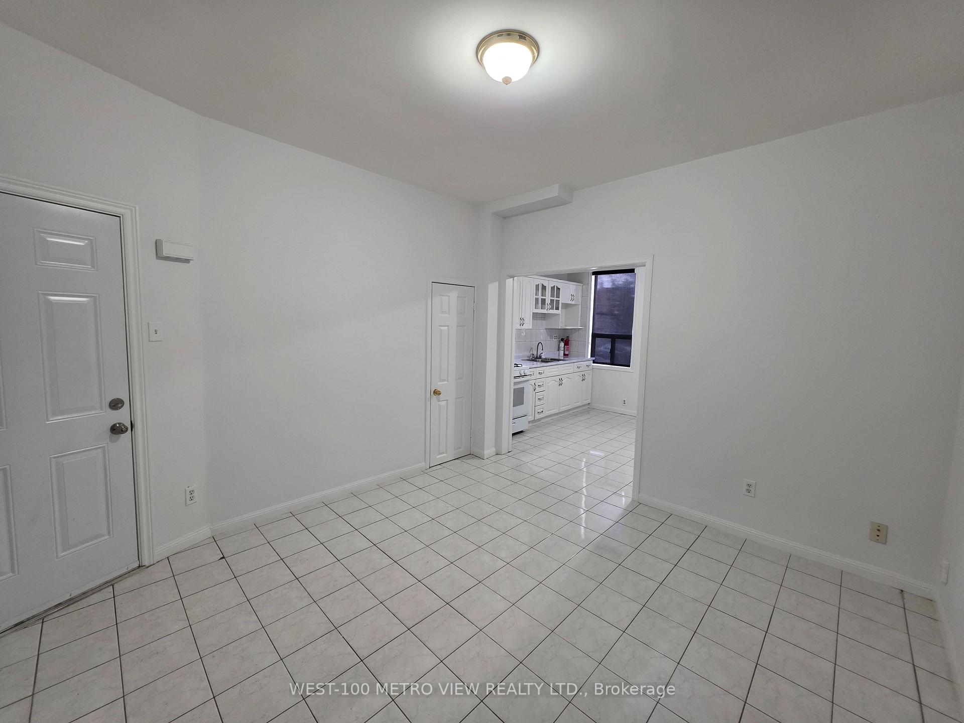 1075 Dufferin Street, Toronto W02 — photo 2 of 5