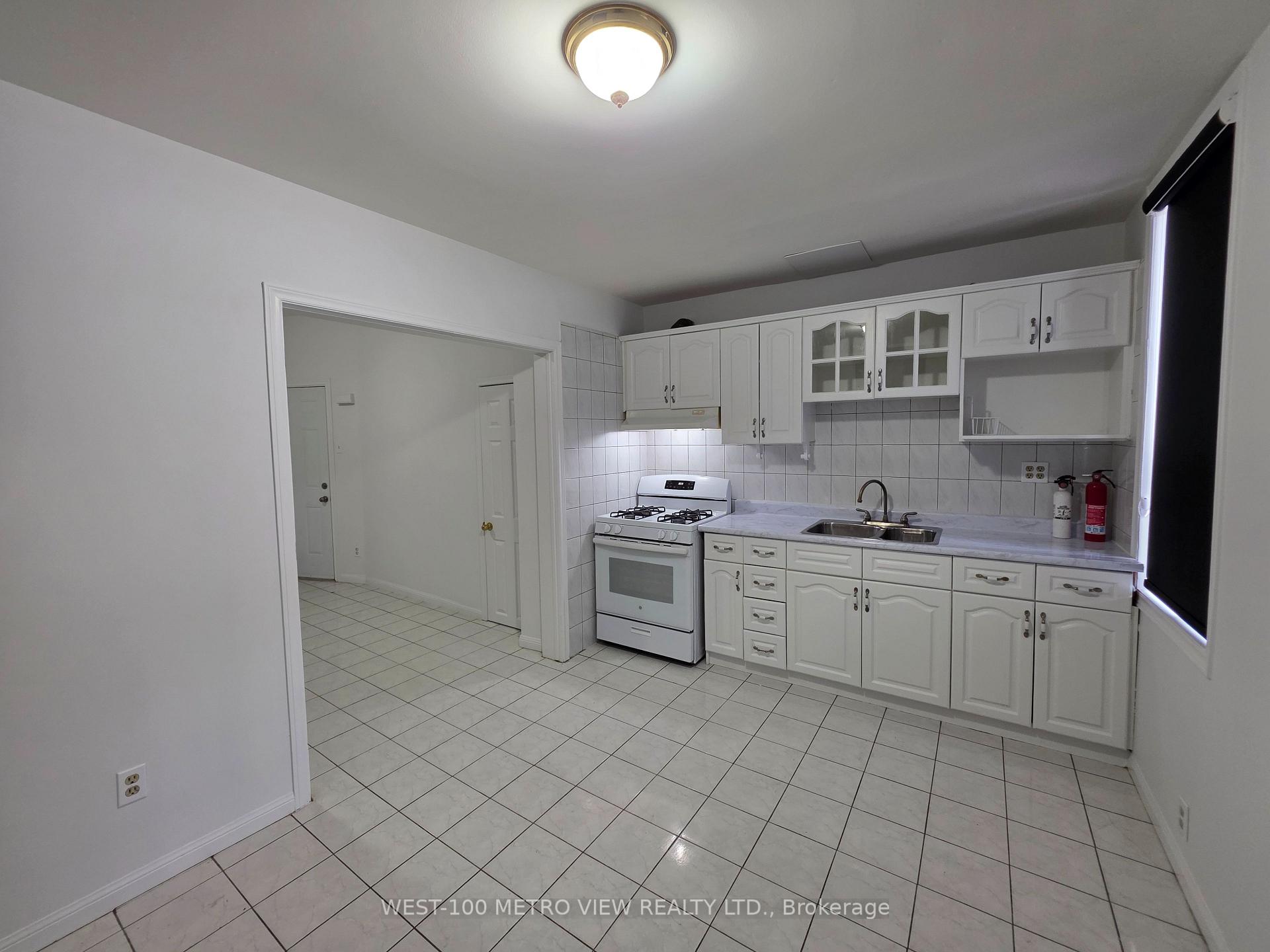1075 Dufferin Street, Toronto W02 — photo 4 of 5