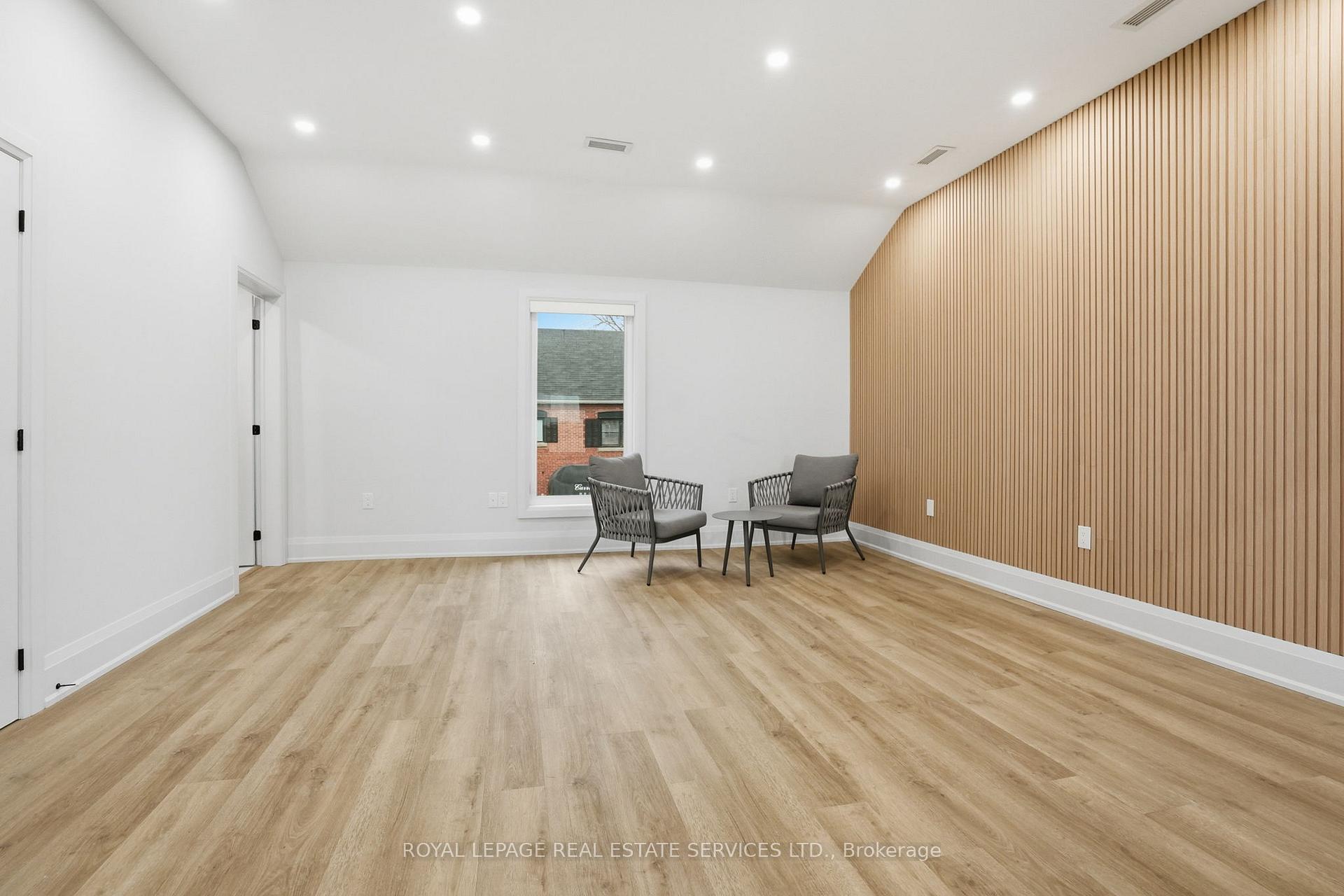 2100 Old Lakeshore Road 4, Burlington — photo 3 of 5