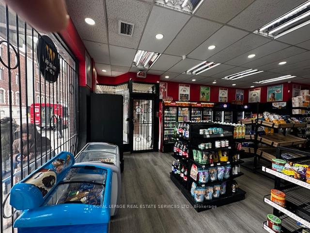 1011 Dufferin Street 104, Toronto W02 — photo 4 of 5