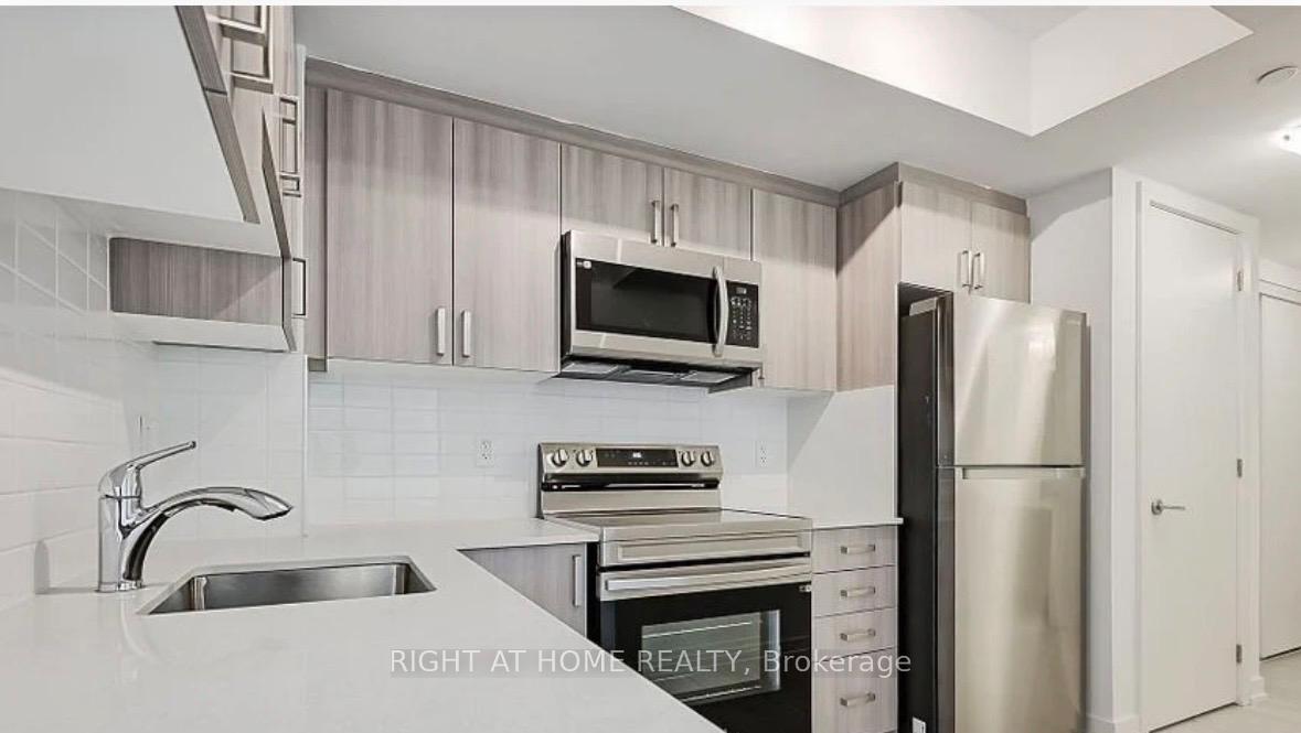 556 MARLEE Avenue 521, Toronto W04 — photo 2 of 5