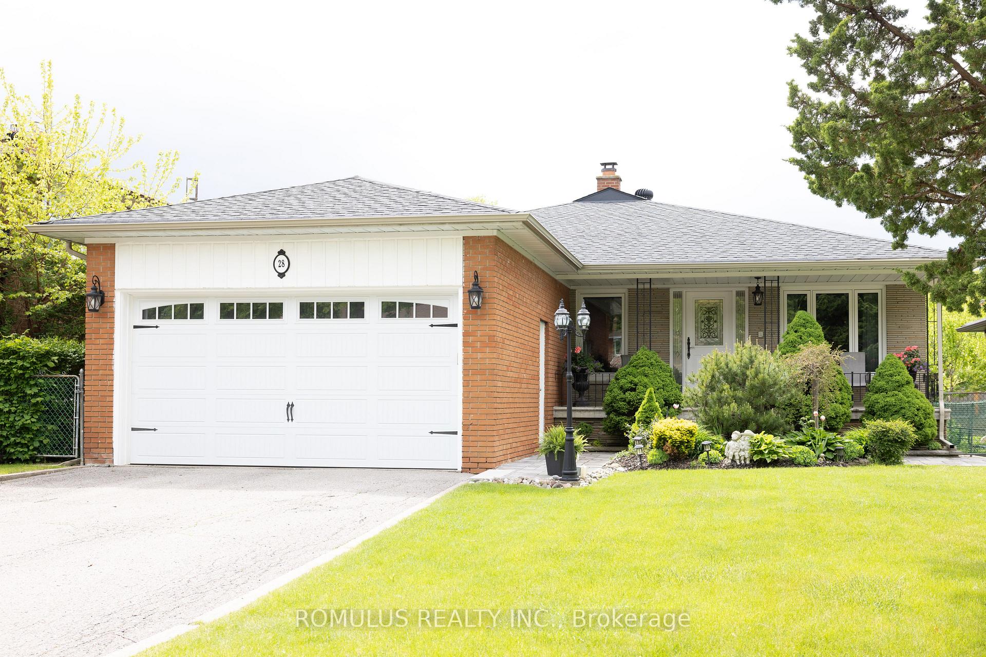 28 Eldorado Court, Toronto W05, ON M3J 1X1