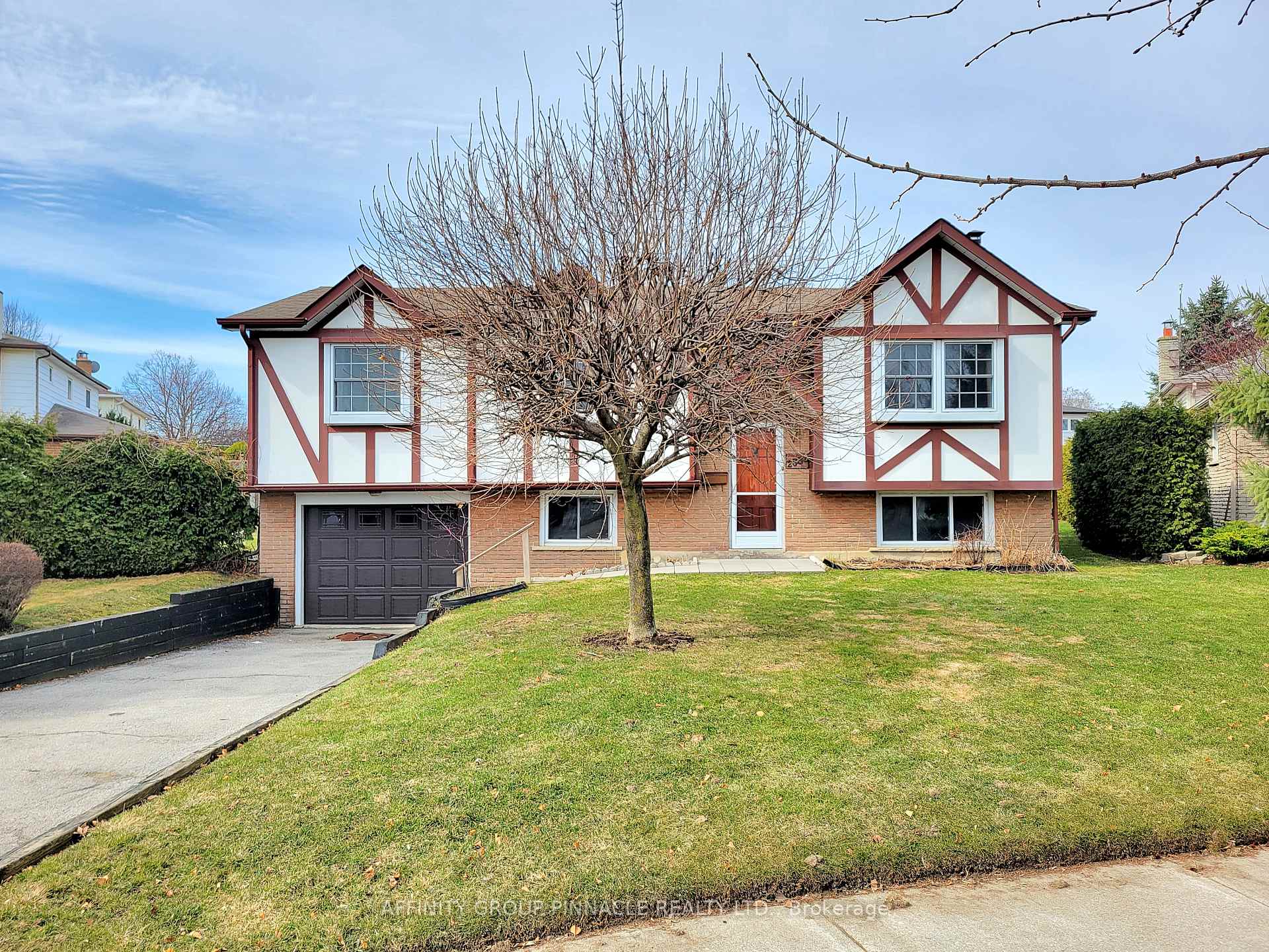 2338 Dorothea Court, Mississauga, ON L5B 2B7