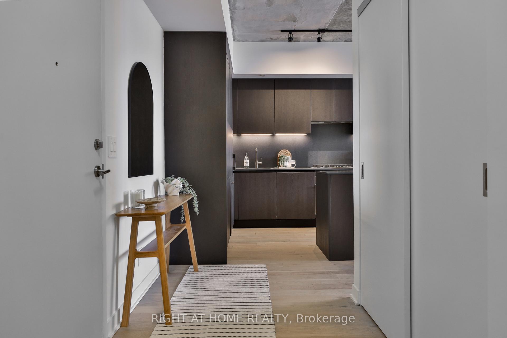 2720 Dundas Street W PH 6, Toronto W02, ON M6P 1Y2