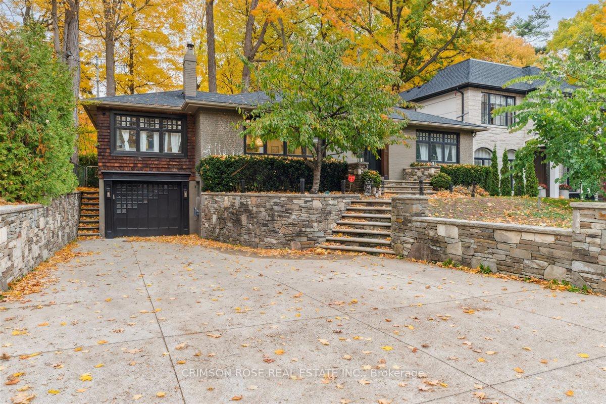 89 Holyrood Avenue, Oakville, ON L6K 2V4