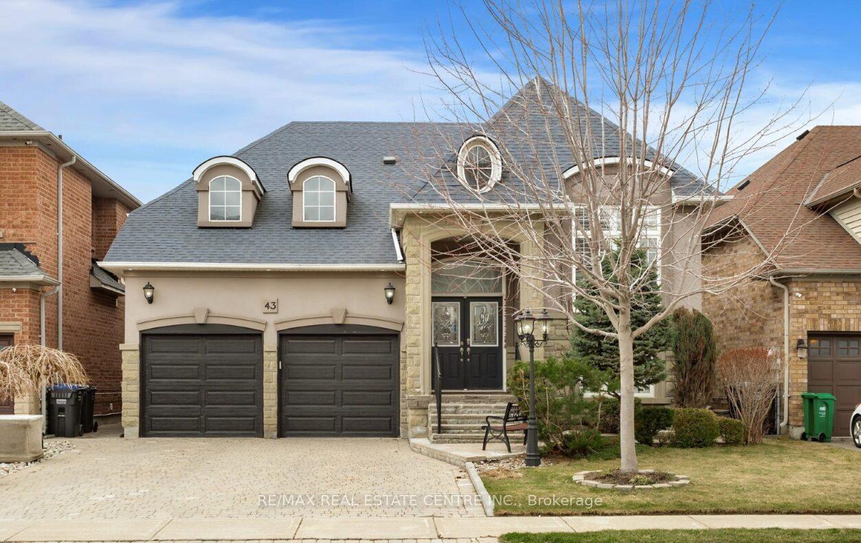 43 Donherb Crescent, Caledon, ON L7C 1E4