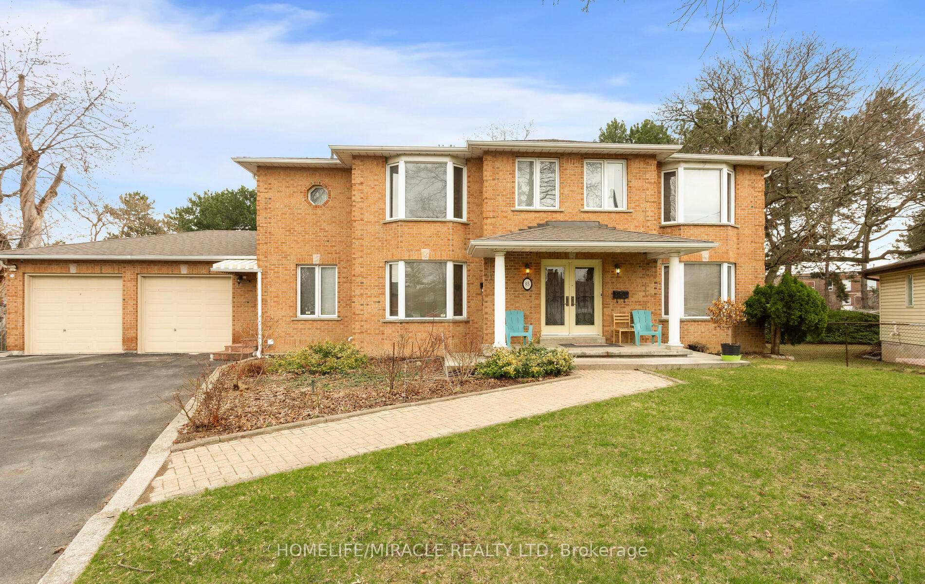 85 Harlow Crescent, Toronto W10 — photo 3 of 5