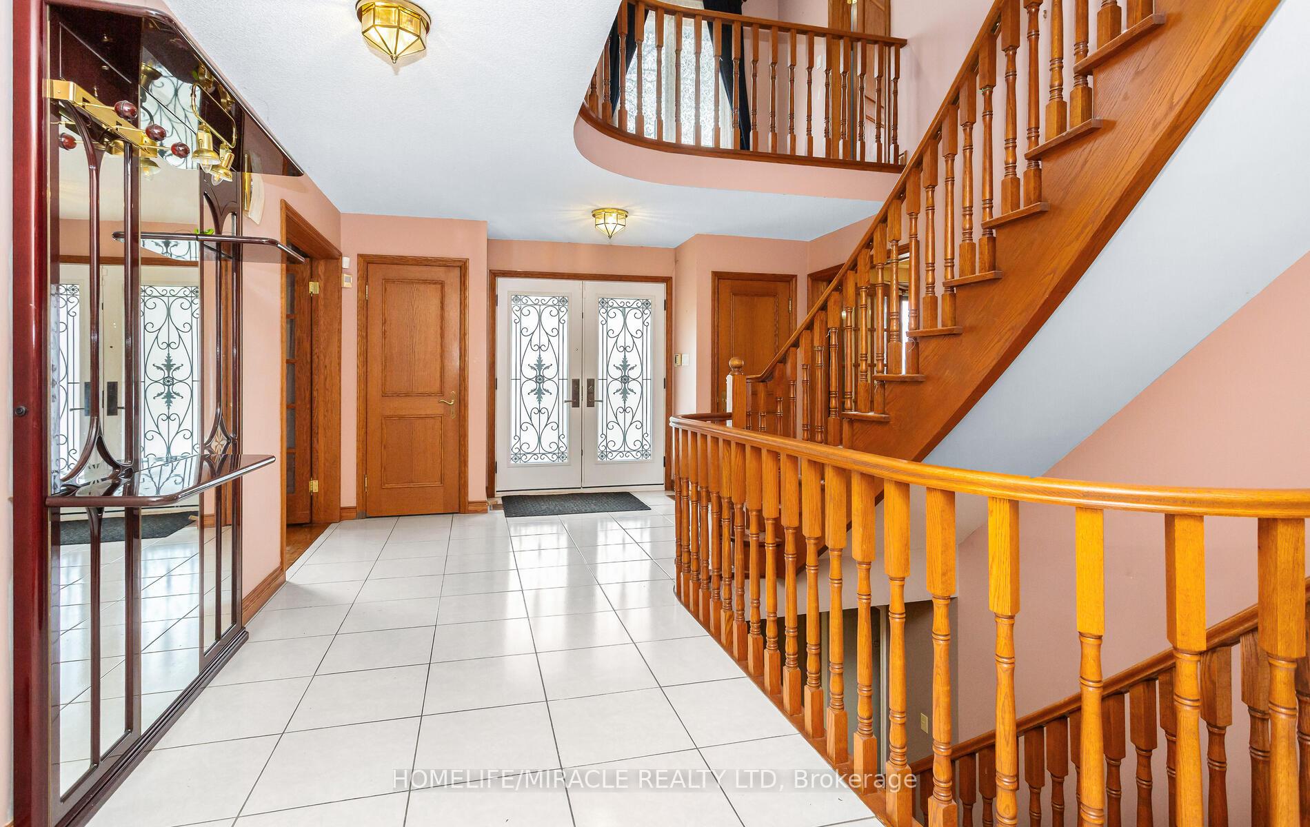 85 Harlow Crescent, Toronto W10 — photo 5 of 5