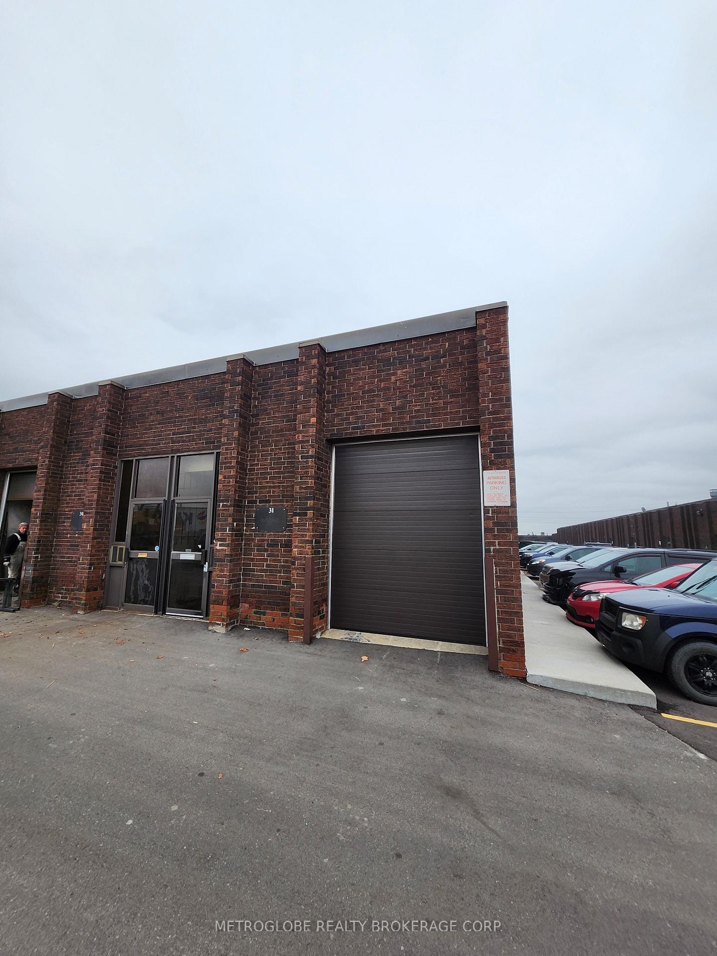 1655 Sismet Road 31, Mississauga, ON L4W 1Z3