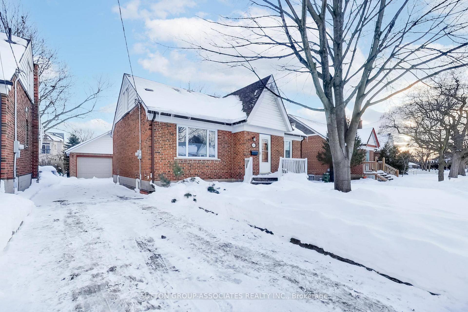 683 Glengrove Avenue, Toronto W04, ON M6B 2J2