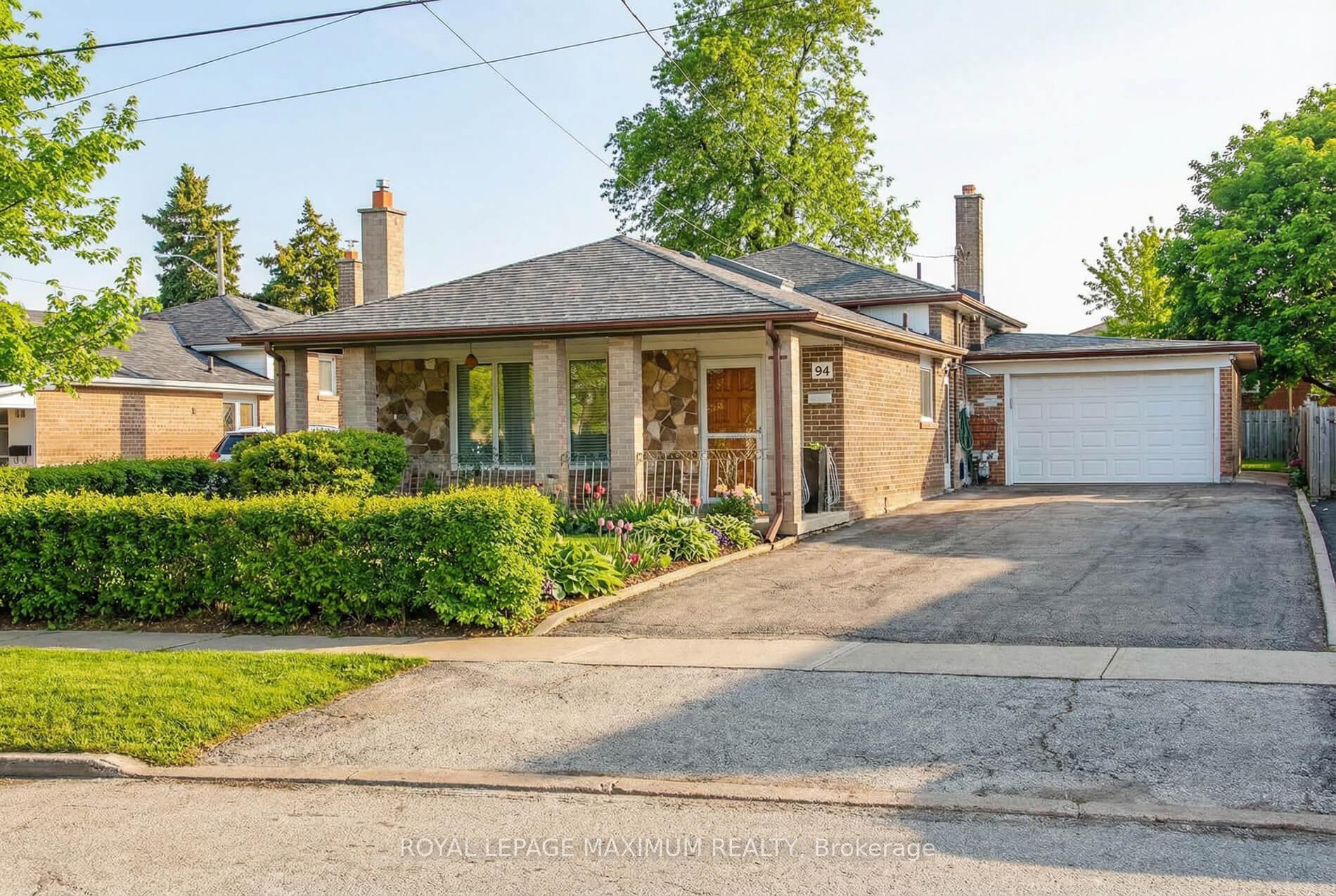 94 Goldsboro Road, Toronto W05, ON M9L 1A8