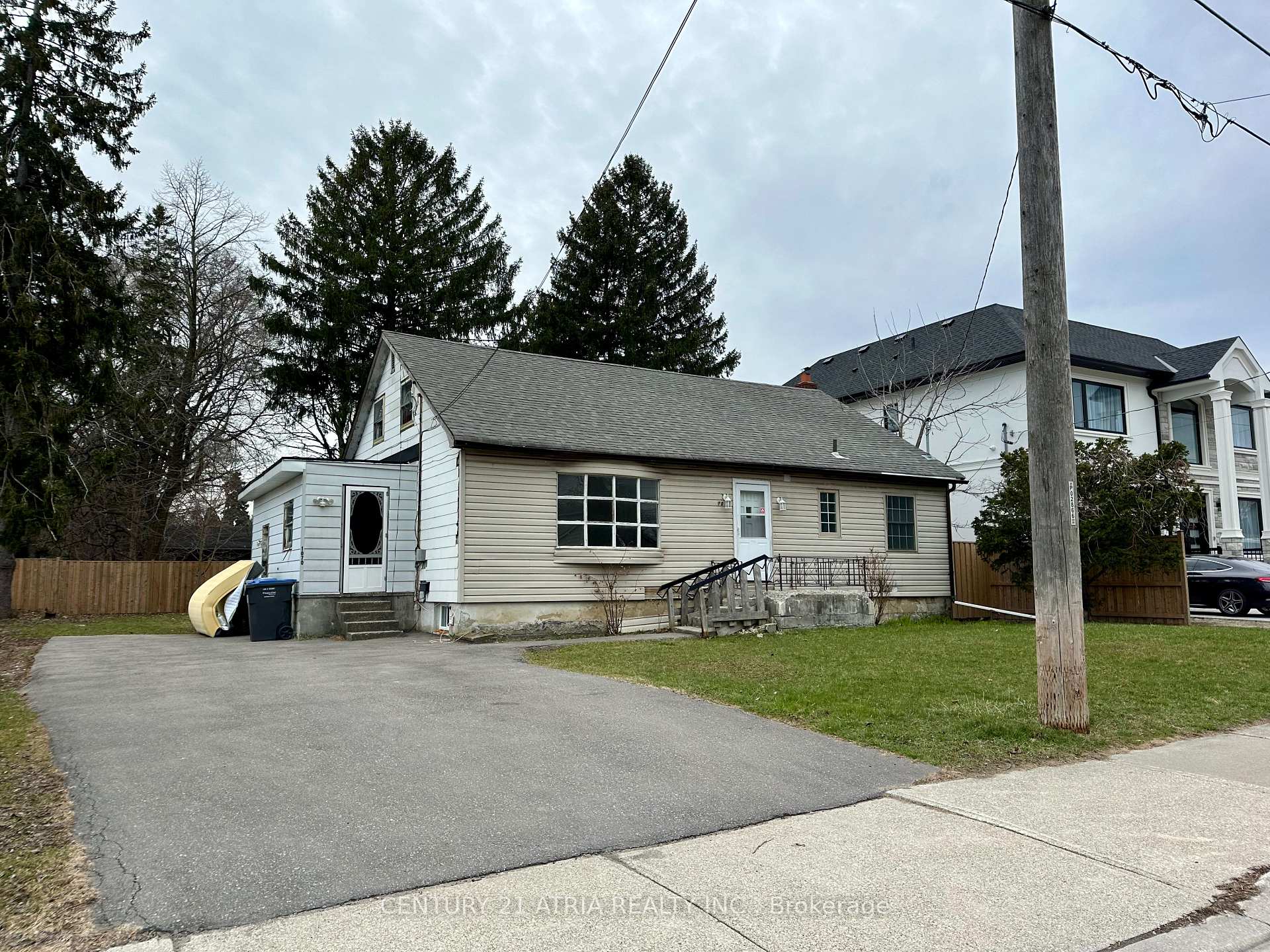 1070 Fergus Avenue Upper, Mississauga, ON L5E 2P1