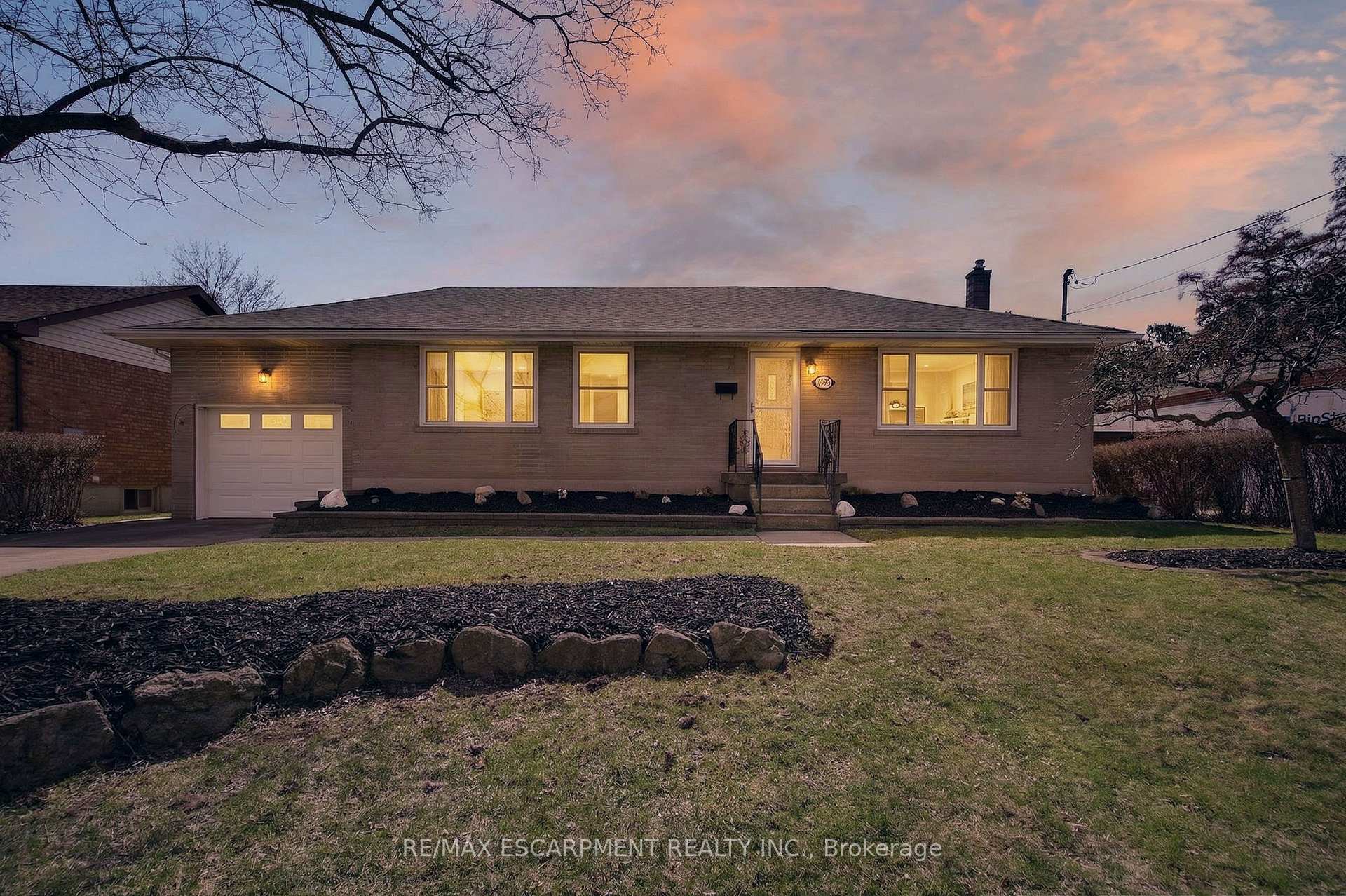 1055 Shepherd's Drive, Burlington, ON L7T 3R4