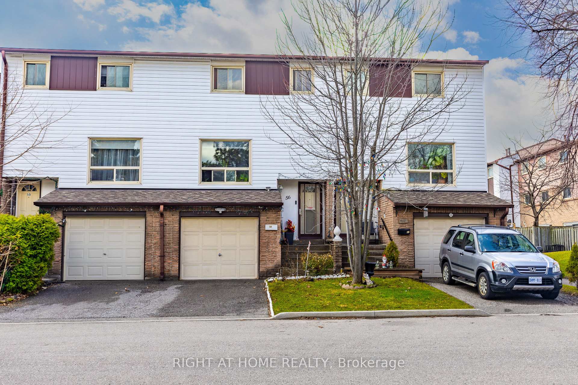 1221 Dundix Rd Road 56, Mississauga, ON L4Y 3Y9