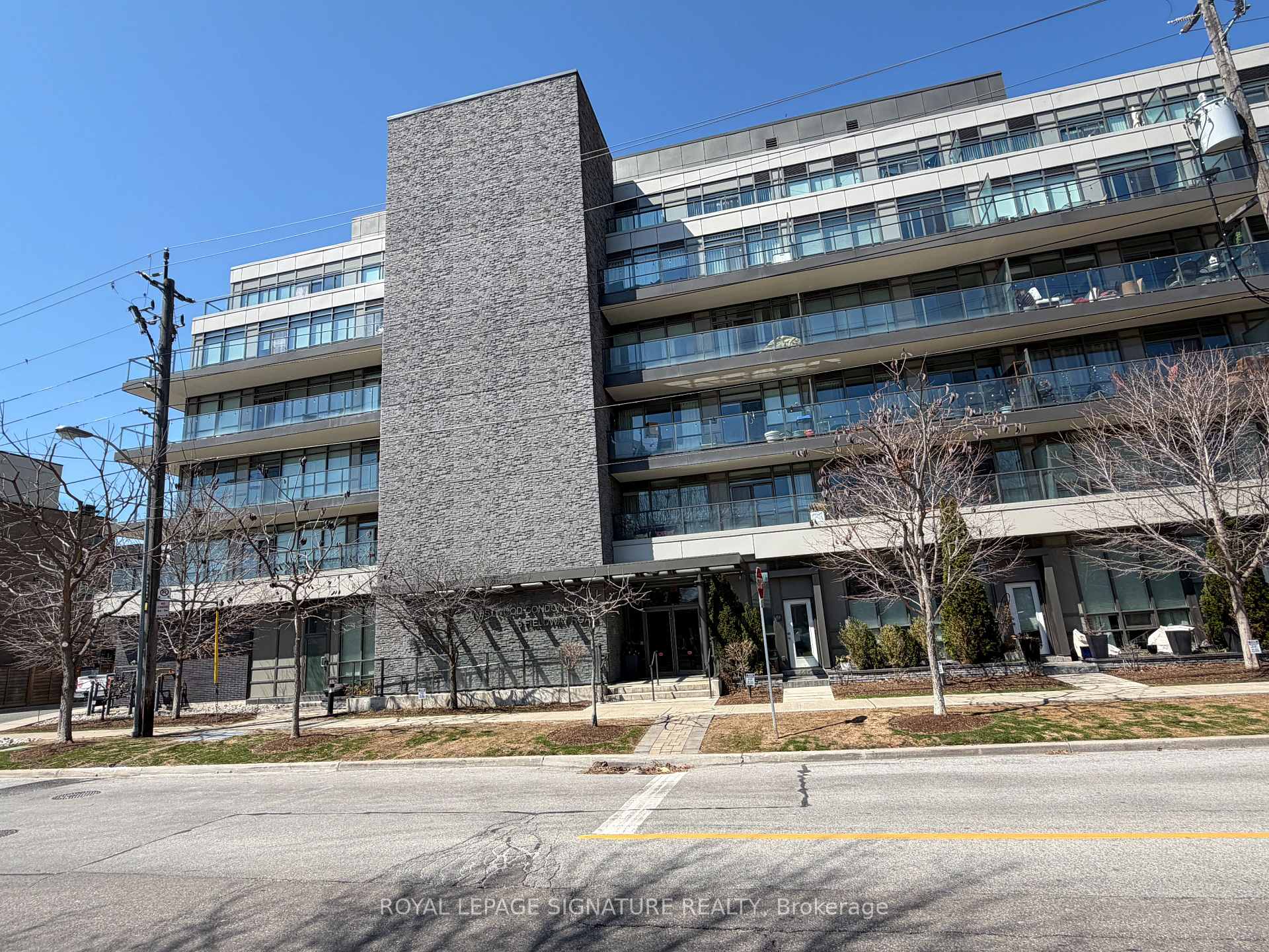 8 Fieldway Road 215, Toronto W08, ON M8Z 0C3
